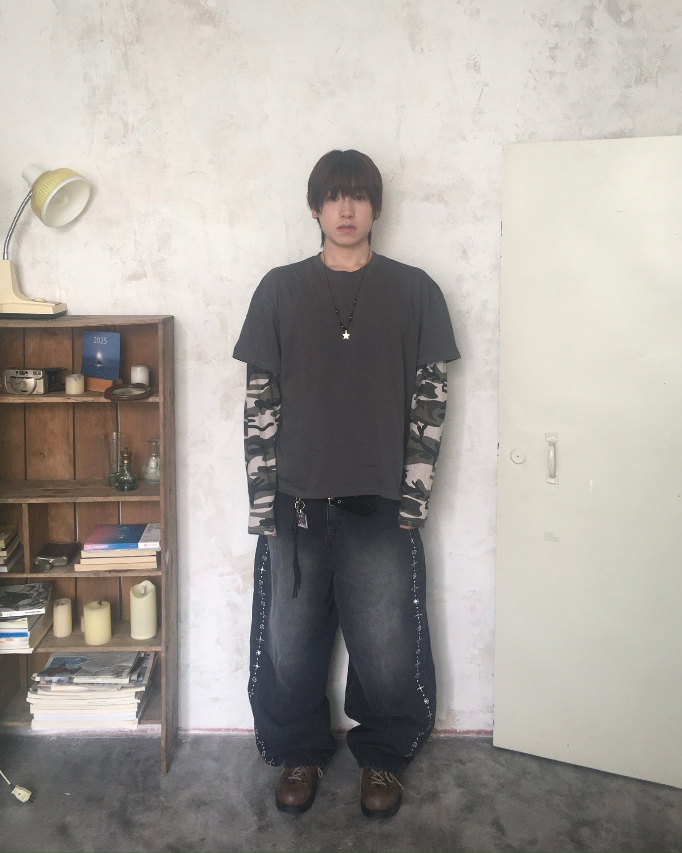 camo crop layered tee (charcoal)