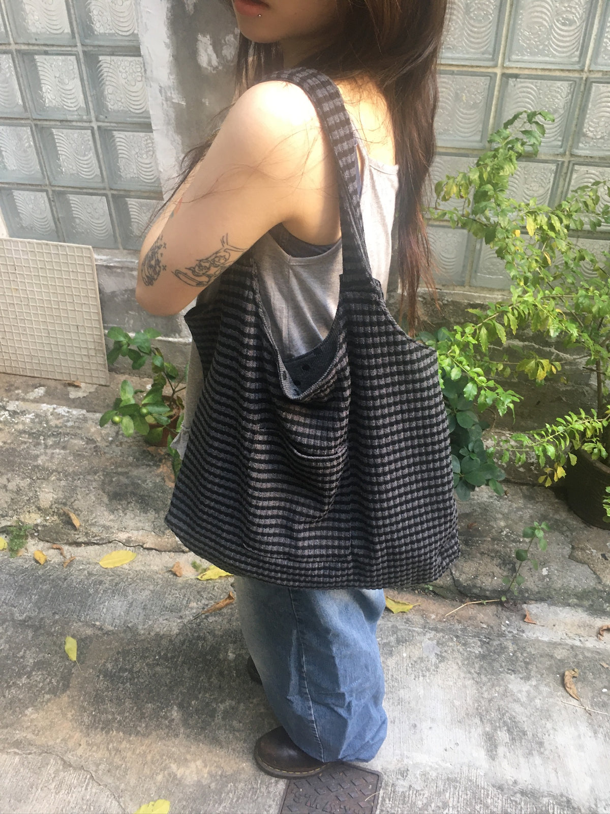 reversible shoulder bag (charcoal)
