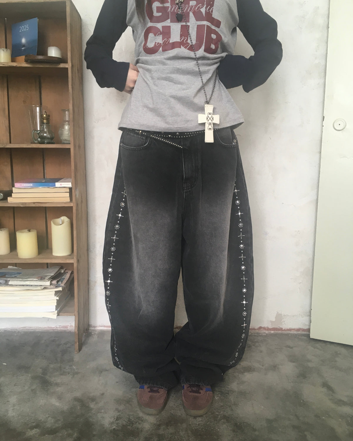 studded balloon jeans (black)