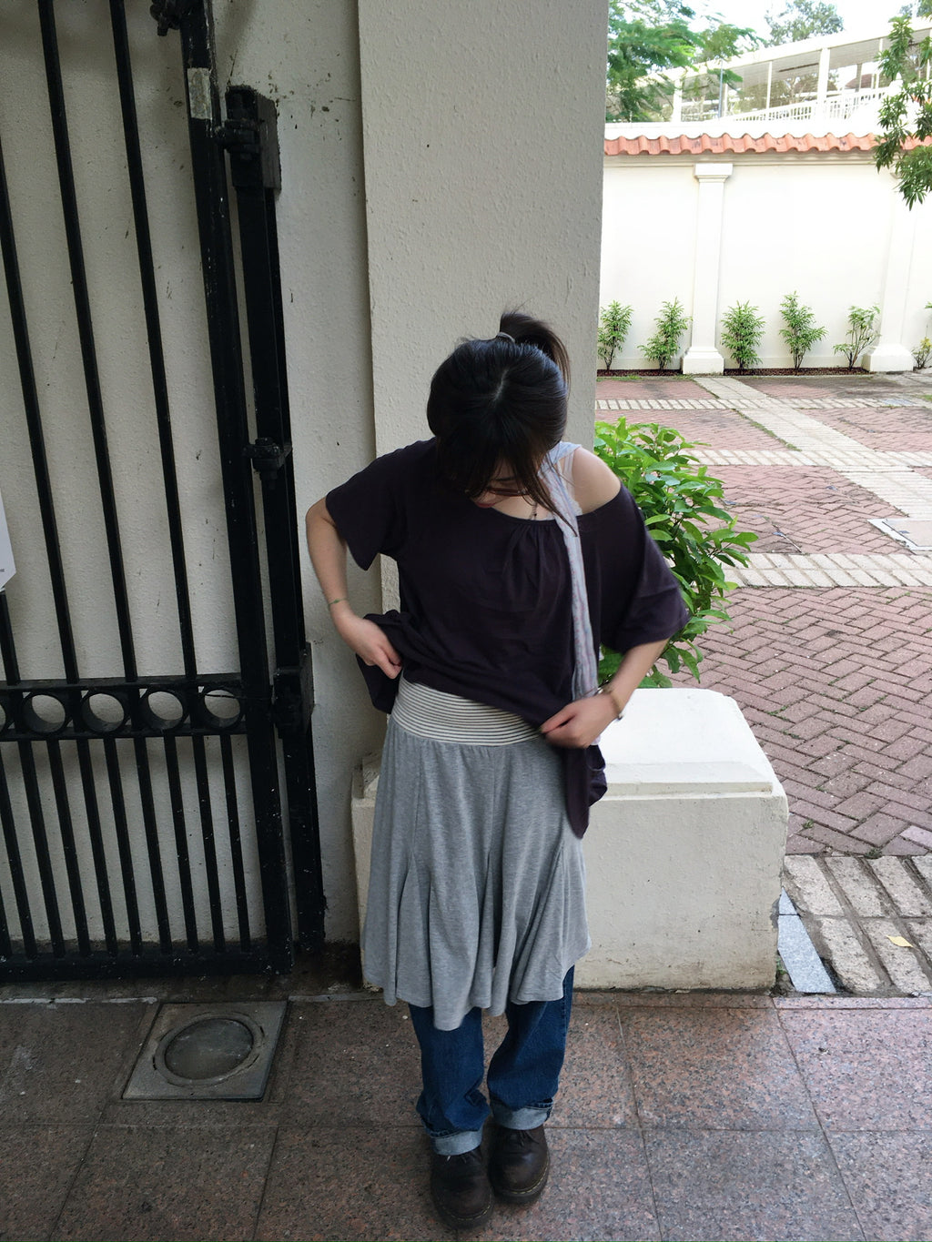 gathered neck pocket tee (purple)