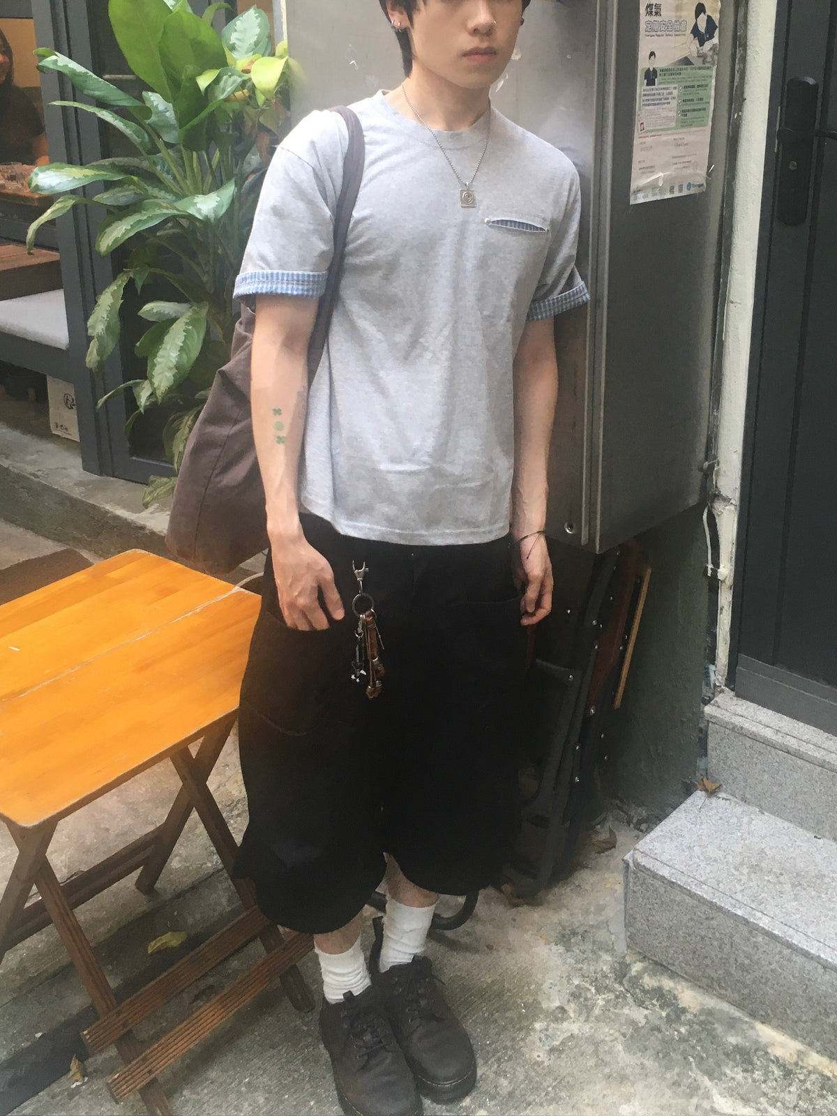 check roll-up pocket tee (grey)