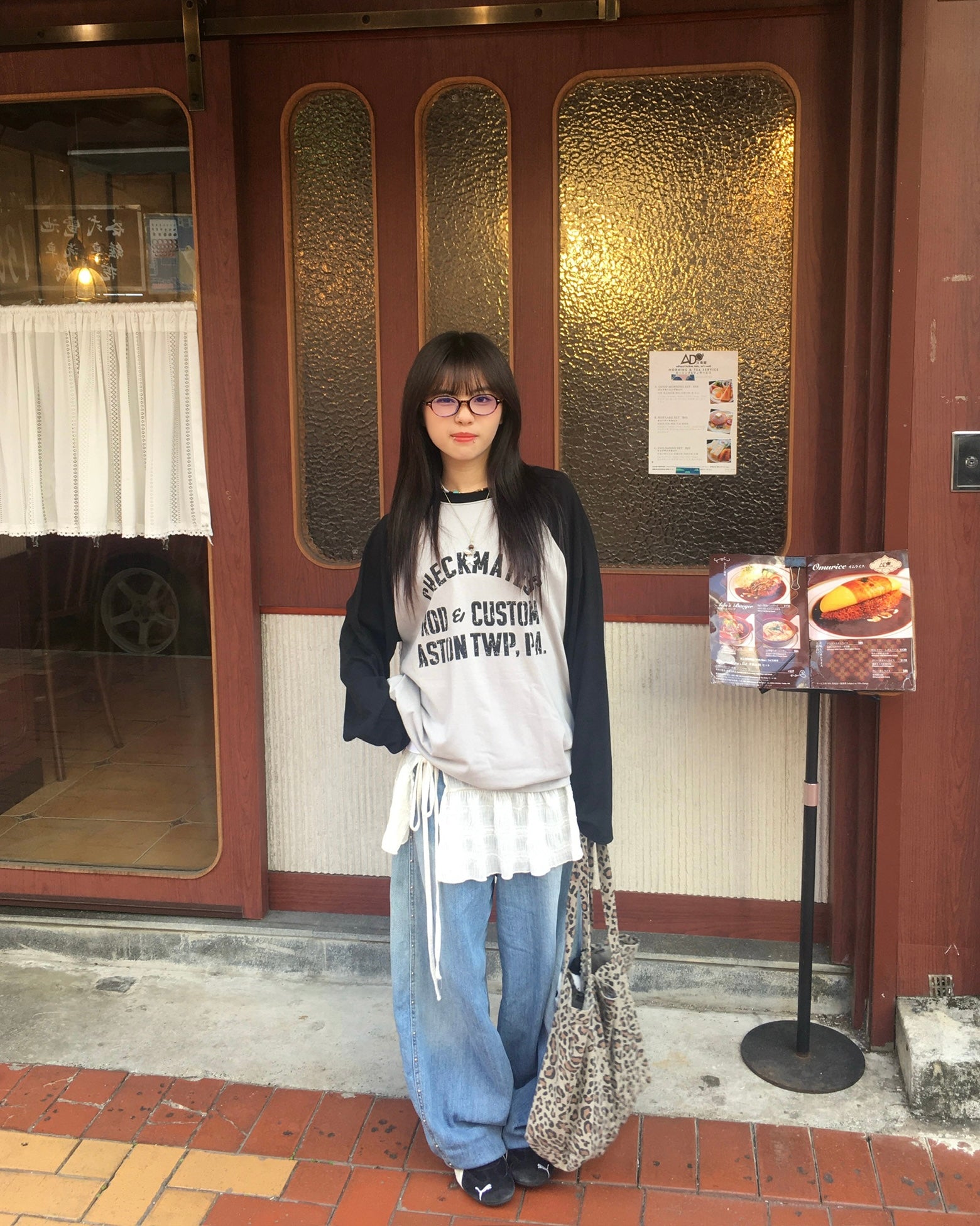 checkmates raglan tee (black/grey)