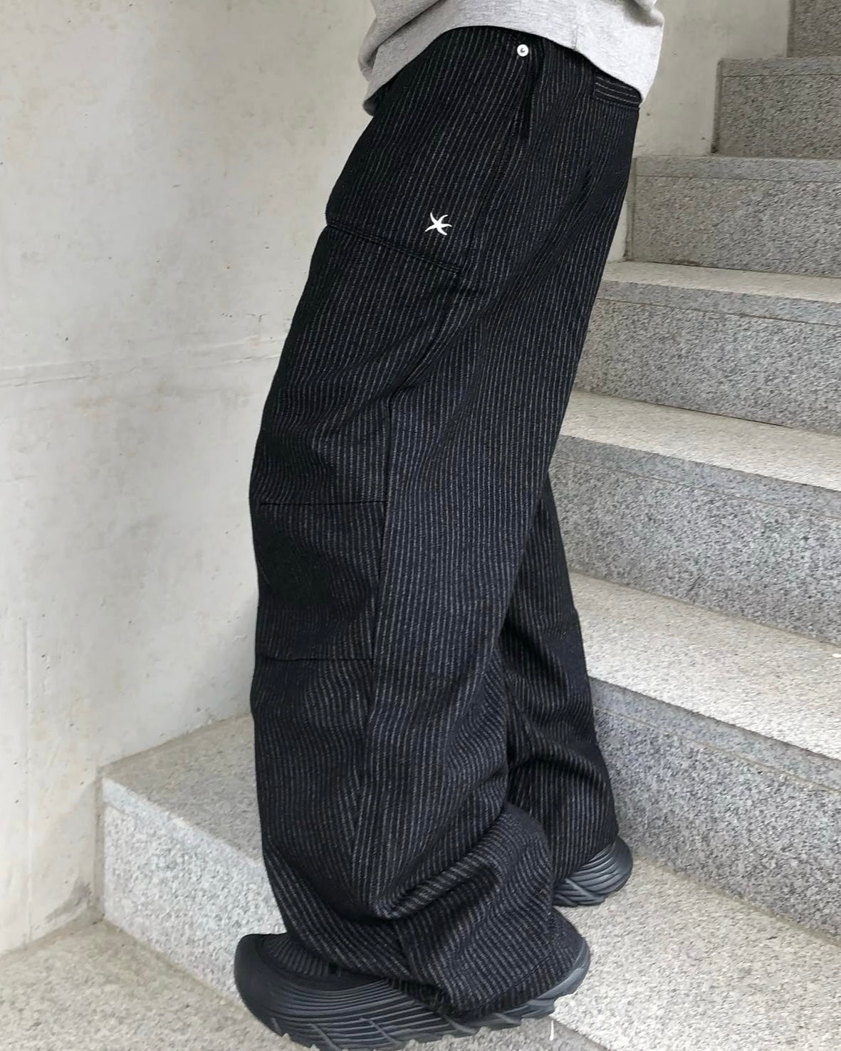 TCM STARFISH PIN STRIPE PANTS (BLACK)