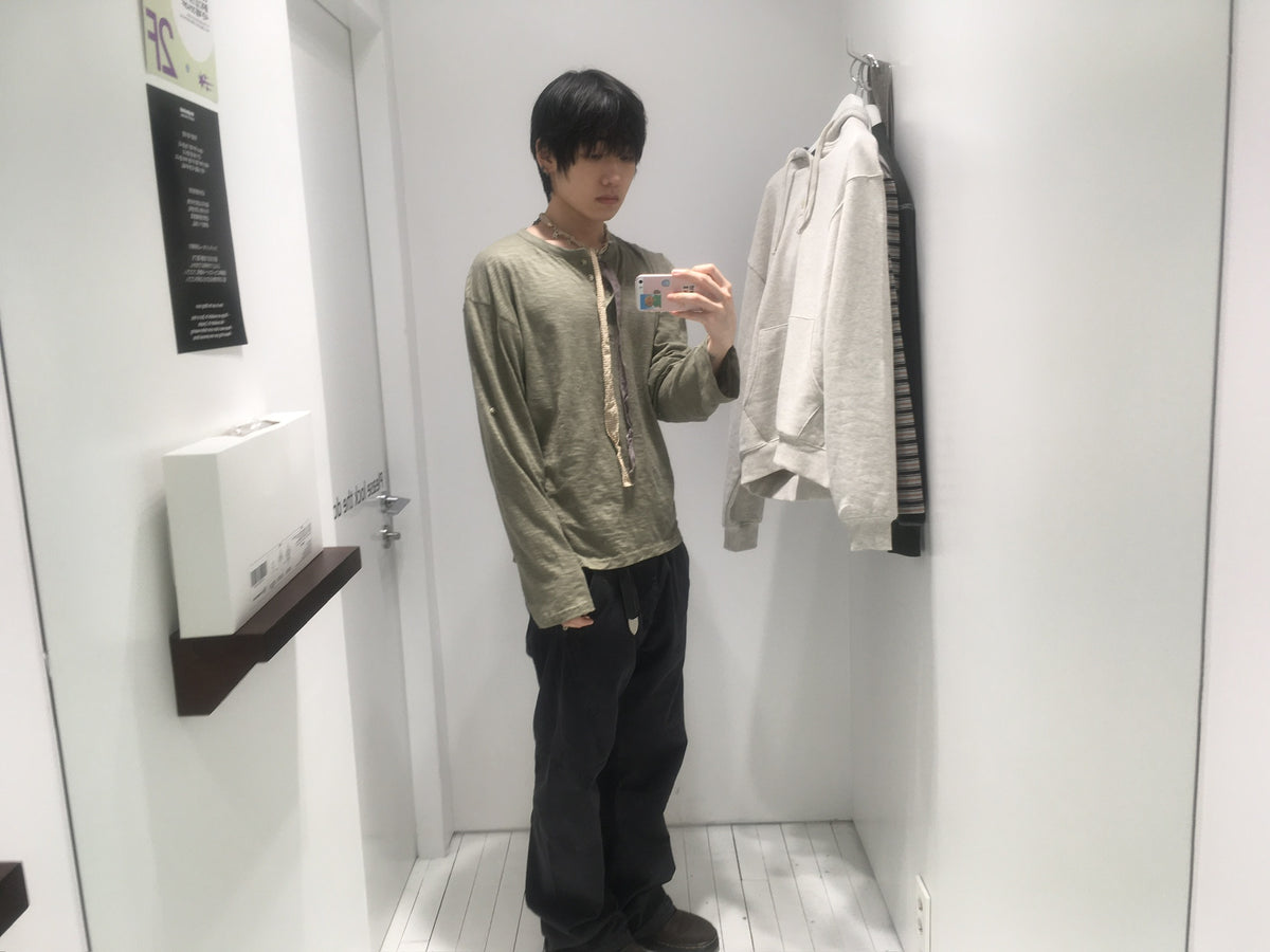 henley neck roll-up tee (khaki)