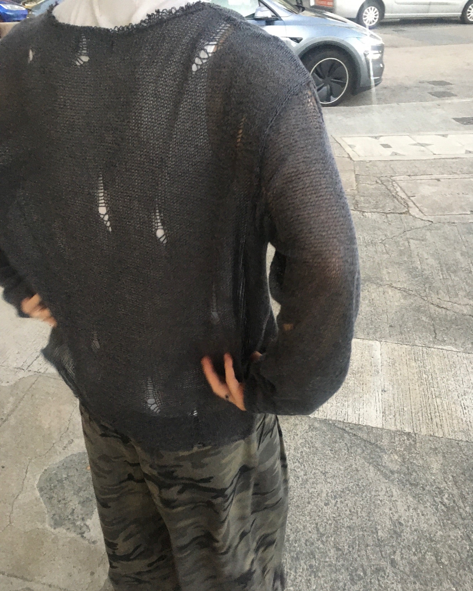 damaged mesh knit (charcoal)