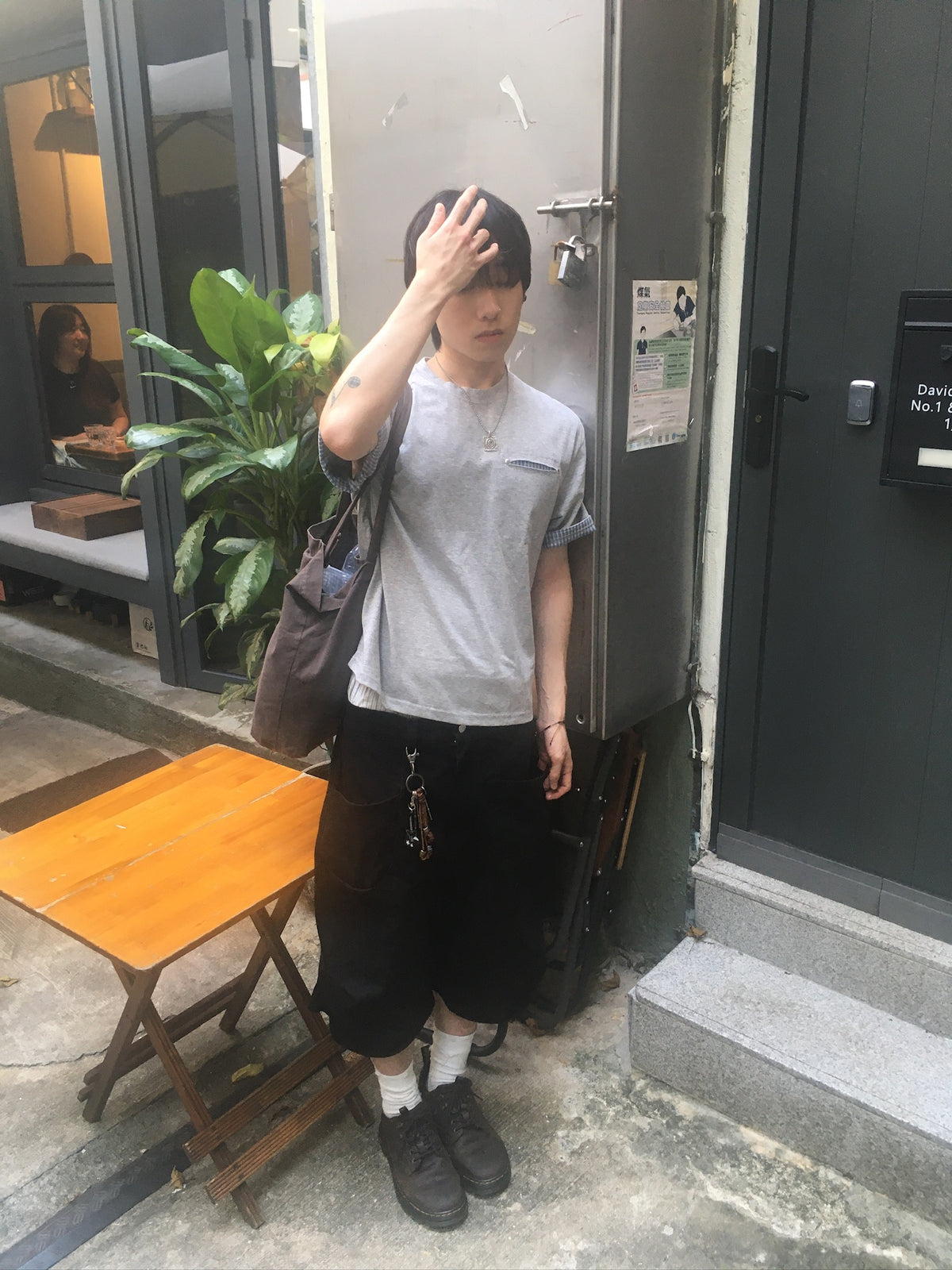 check roll-up pocket tee (grey)