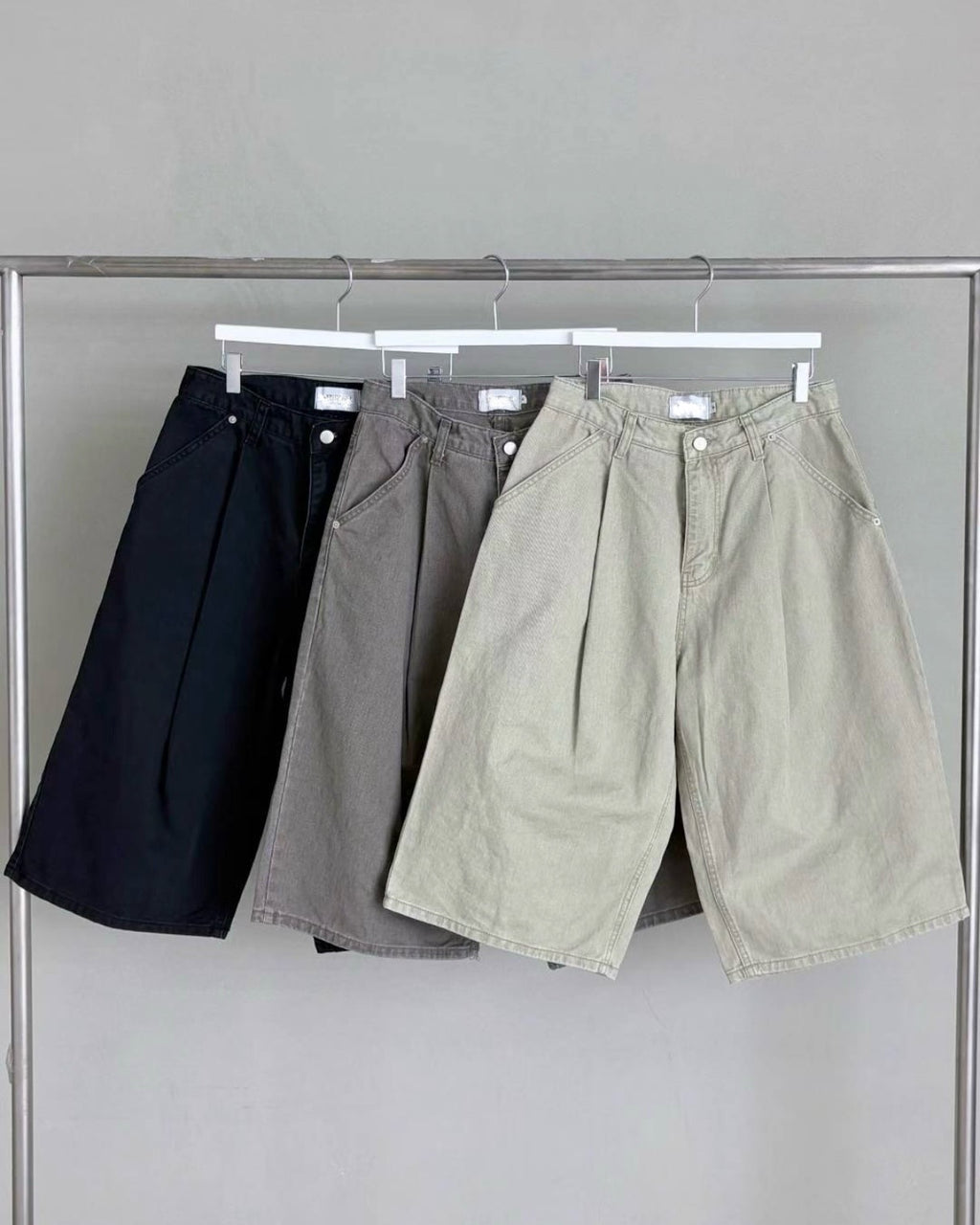 pin tuck bermuda pants (black)