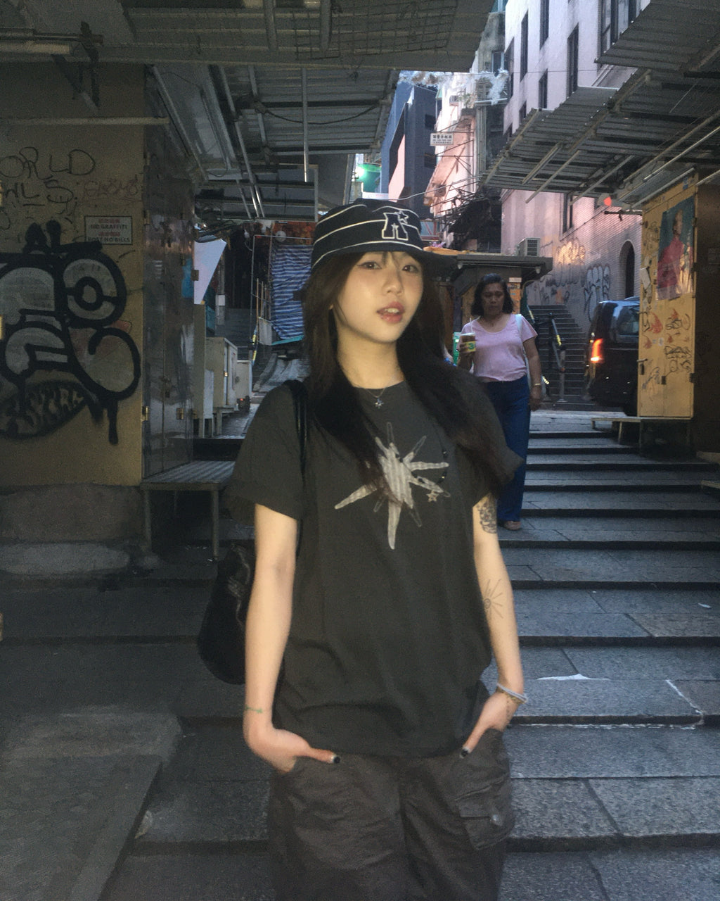star colored crop tee (charcoal)