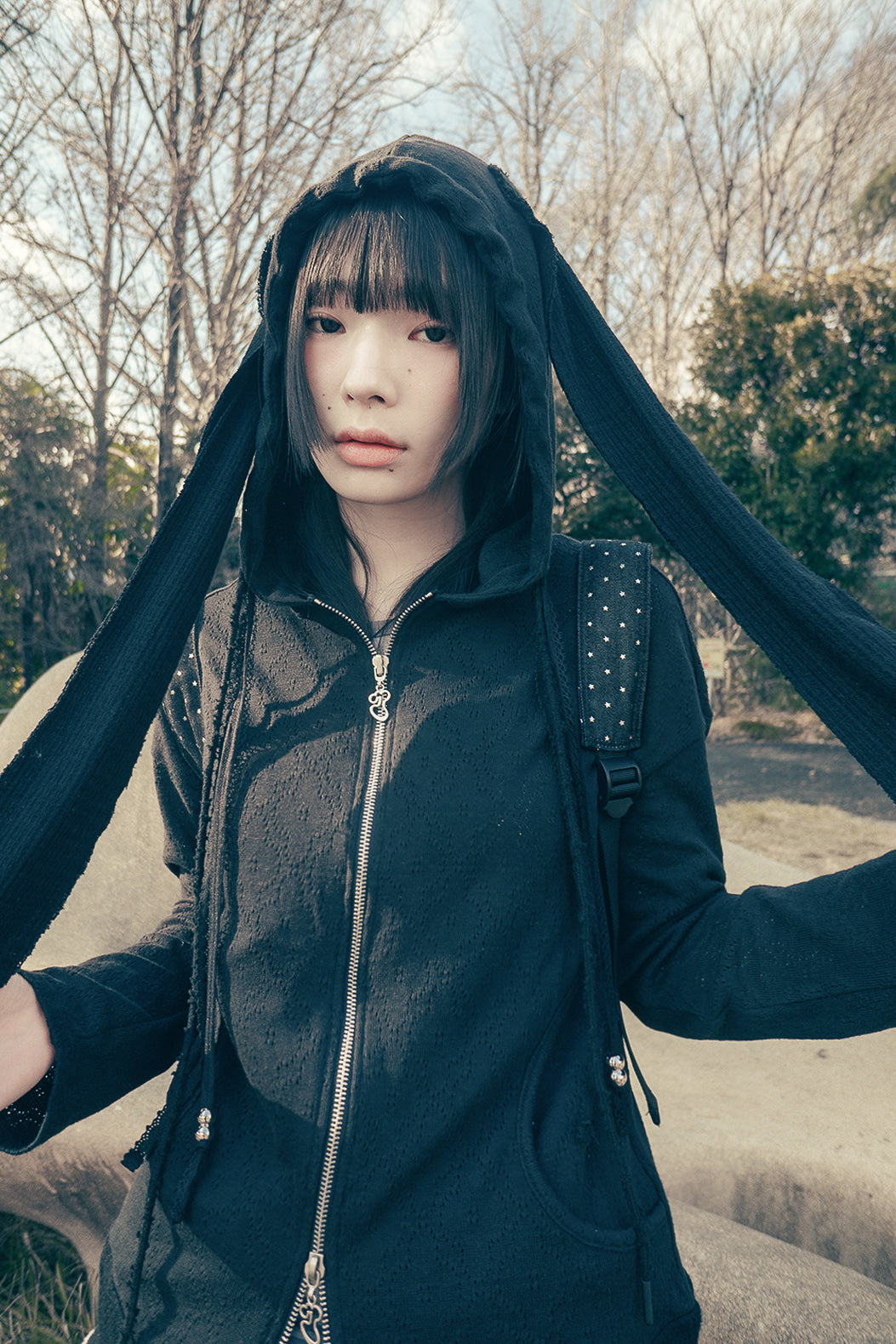 HUGYOURSKIN TOGGING HOODIE ZIP-UP (BLACK)