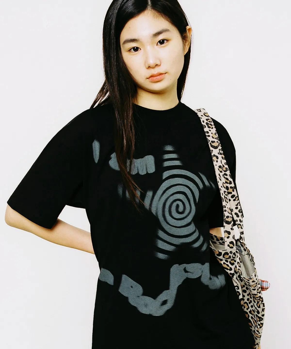 【𝘱𝘳𝘦-𝘰𝘳𝘥𝘦𝘳】Webhouse Twister Rockstar Tee (Black)