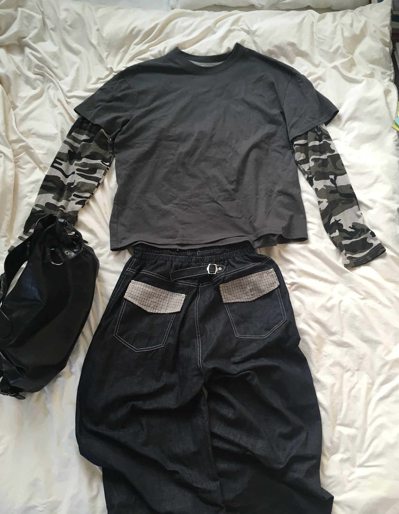 camo crop layered tee (charcoal)