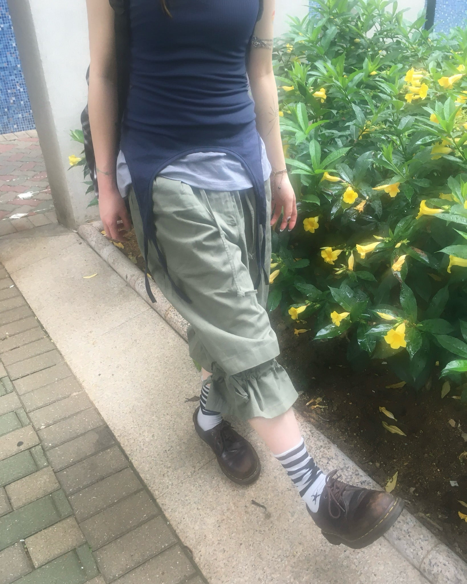 ruffle banding half pants (khaki)