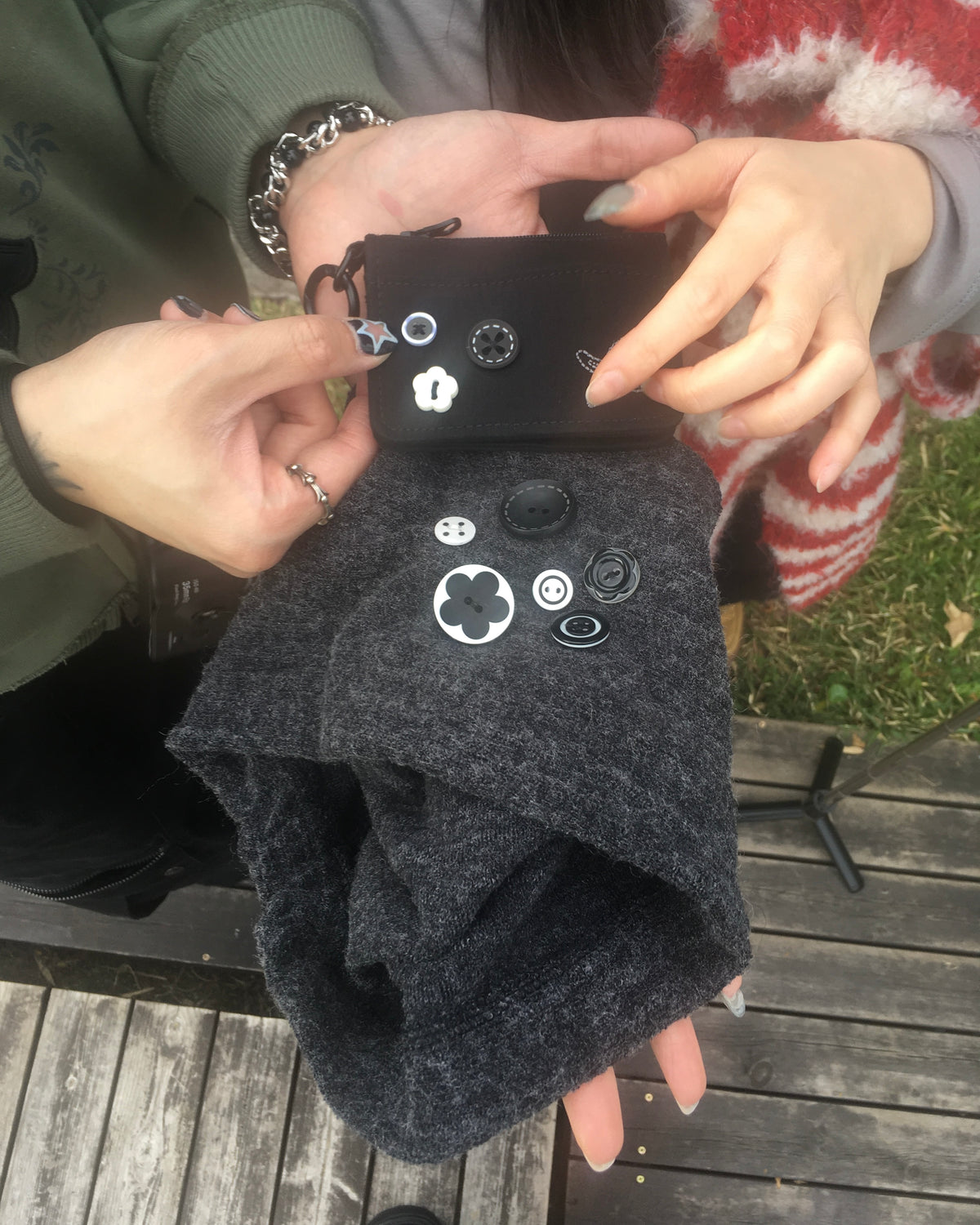button beanie (charcoal)