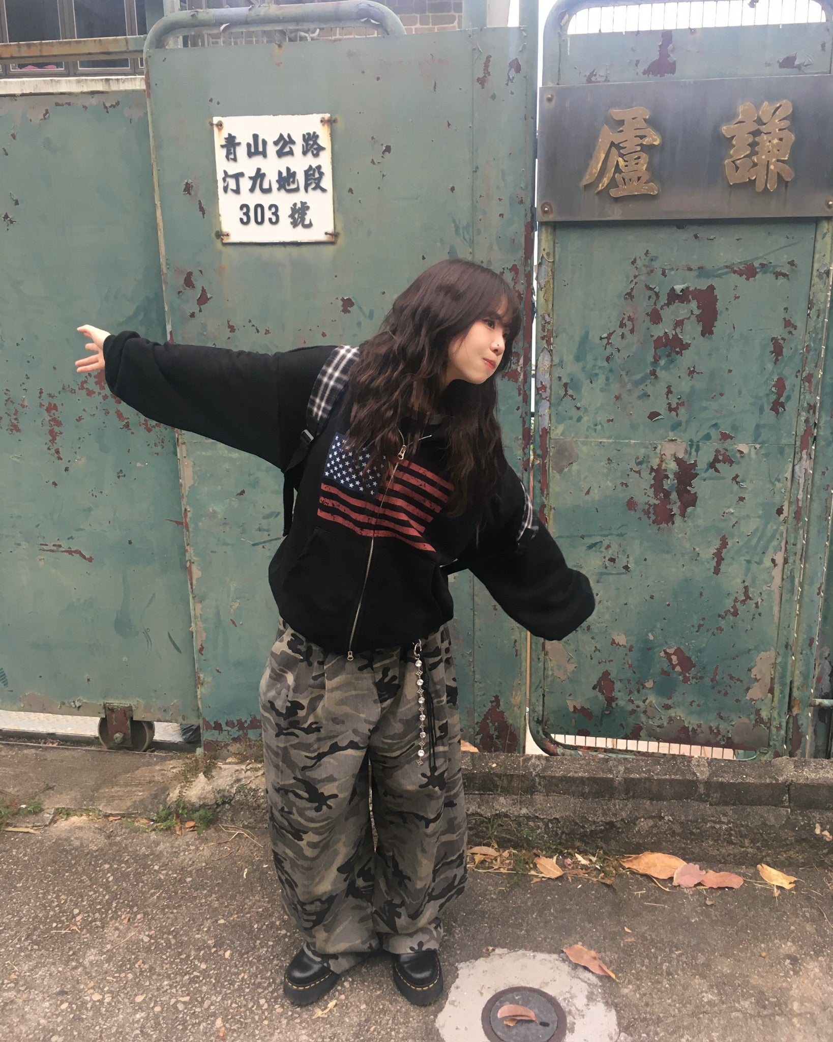 USA crop zip-up hoodie (black)