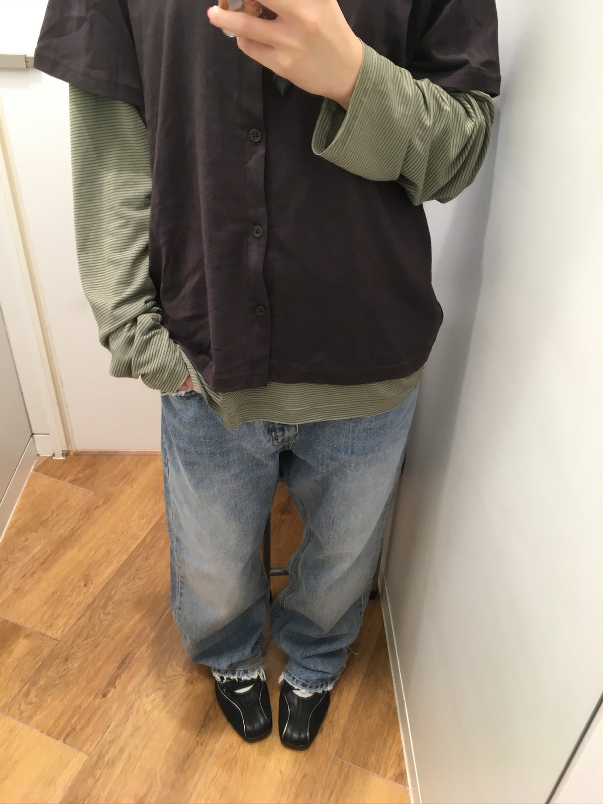 mock layer button tee (brown)