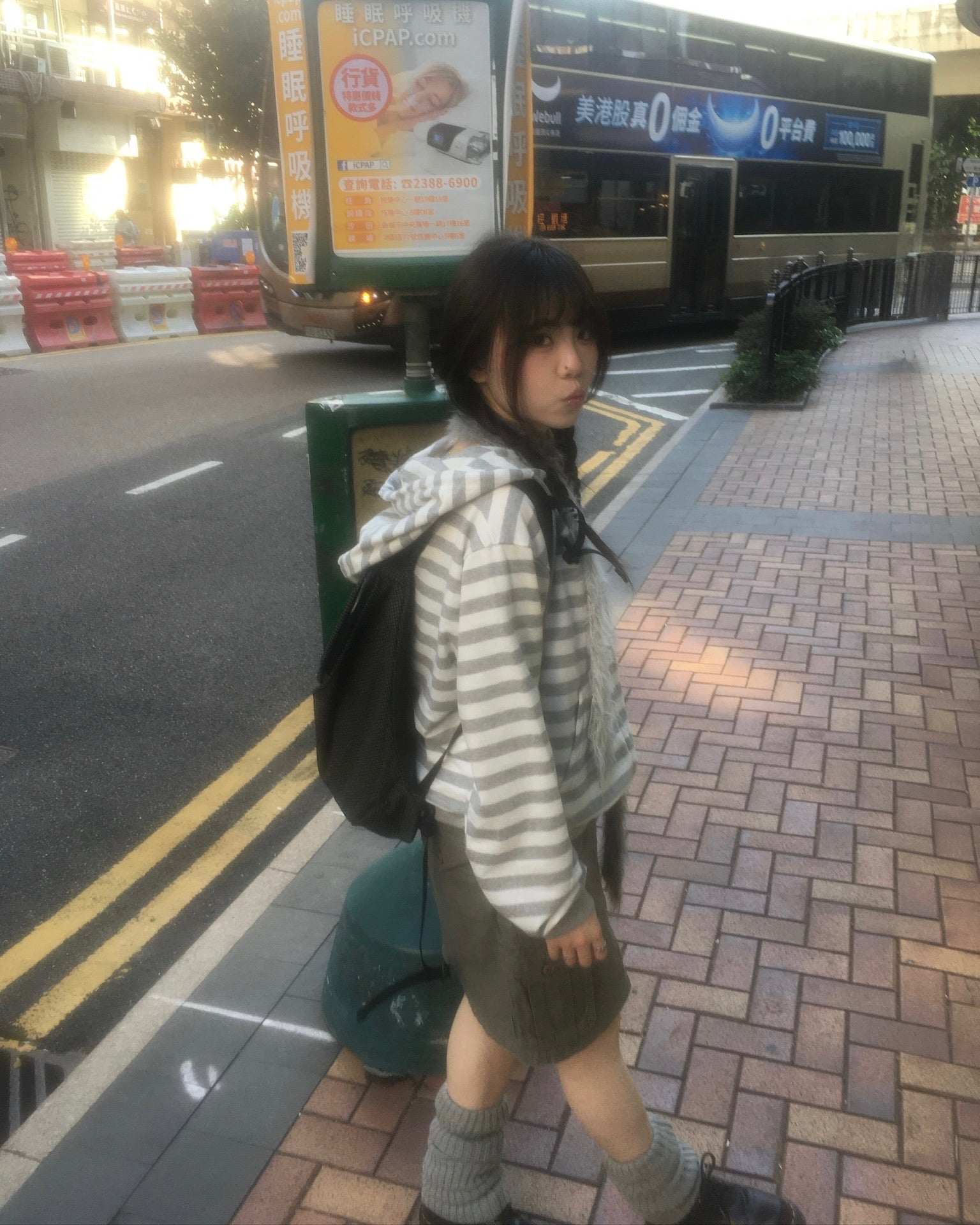 20 striped zip-up hoodie (grey)