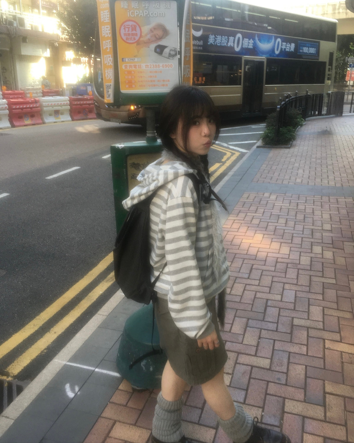 20 striped zip-up hoodie (grey)