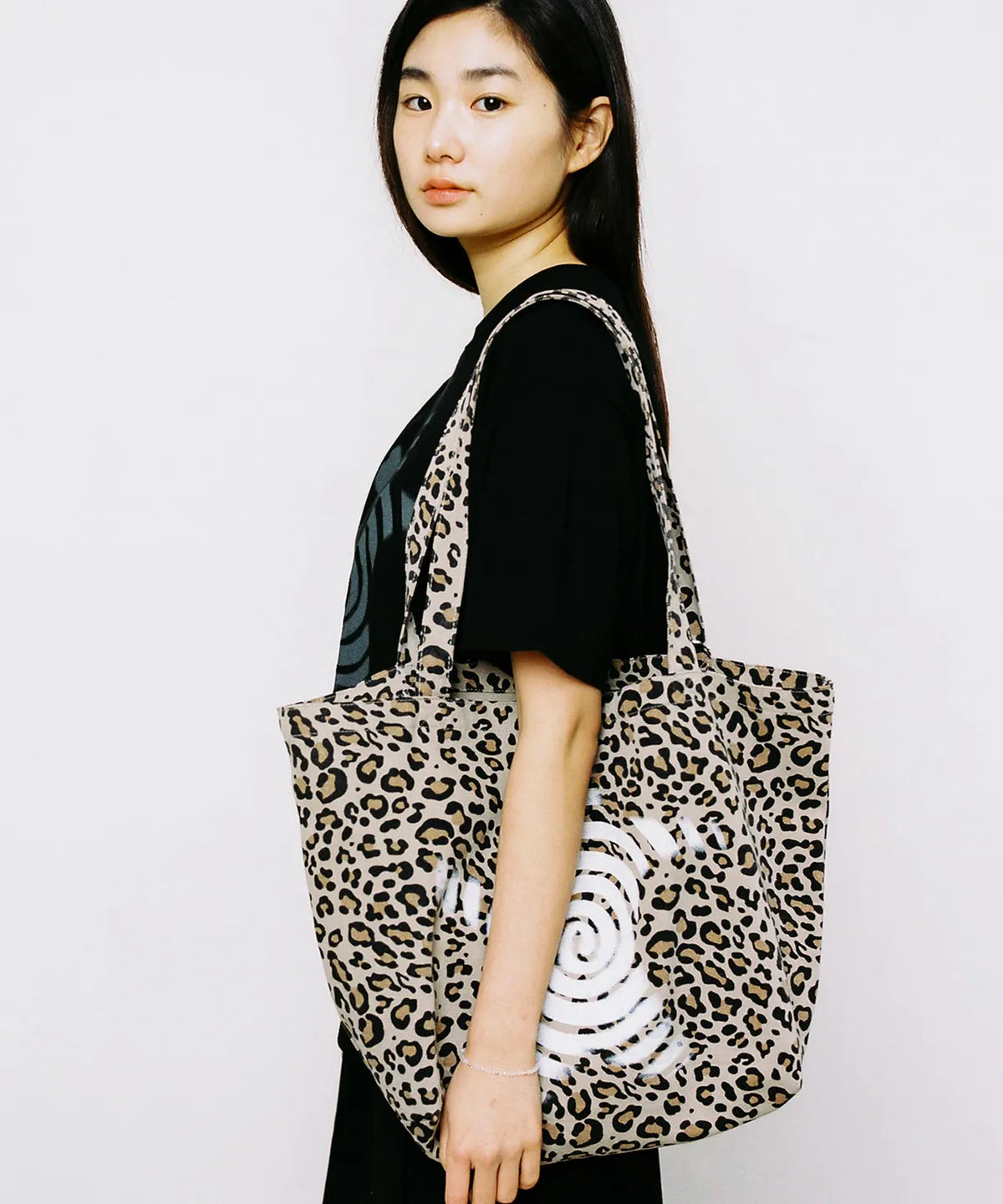 【𝘱𝘳𝘦-𝘰𝘳𝘥𝘦𝘳】WEBHOUSE Twister Star Tote Bag Leopard