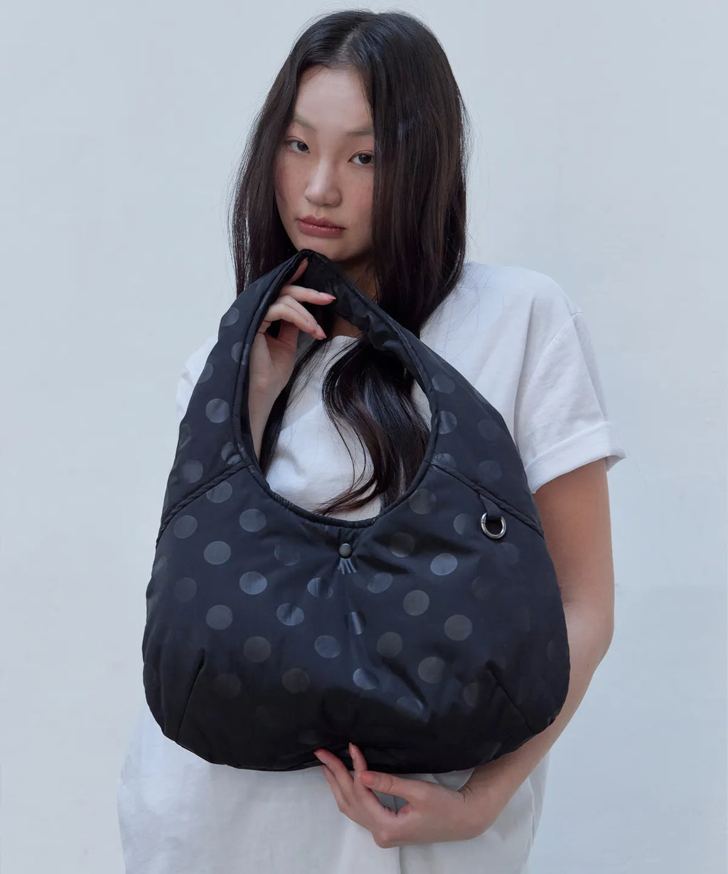 【𝘱𝘳𝘦-𝘰𝘳𝘥𝘦𝘳】HAVEAWHALE dot padding bag (BK)