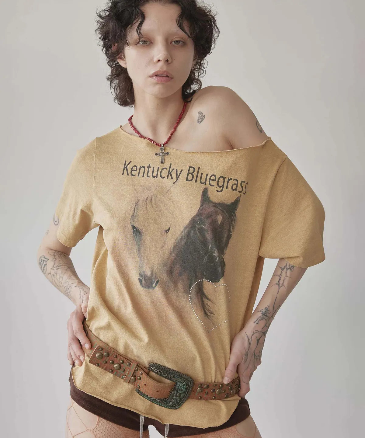 【𝘱𝘳𝘦-𝘰𝘳𝘥𝘦𝘳】SCULPTOR Sheriff Cut Out Tee Yellow