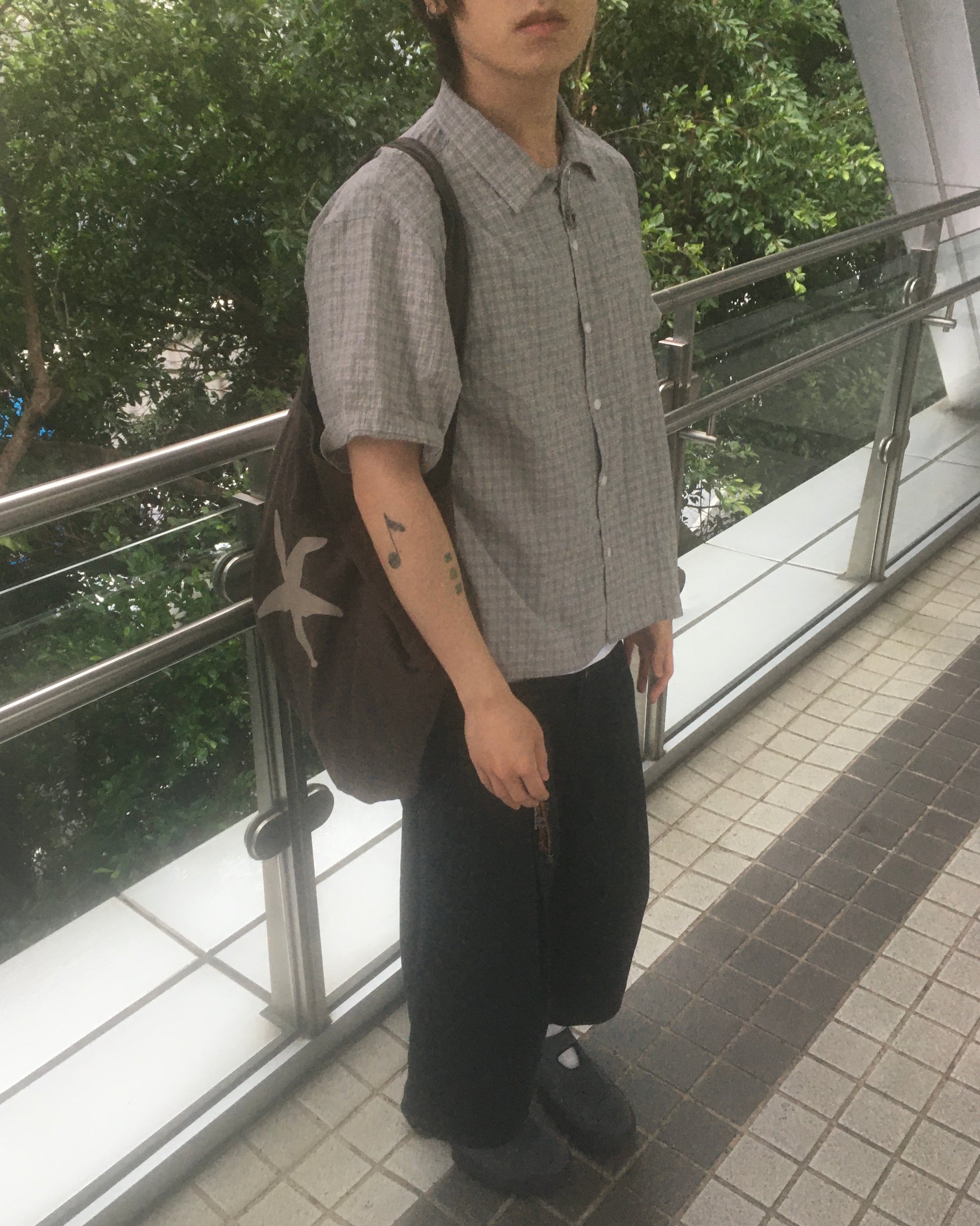 checked v-neck crop shirt (grey)