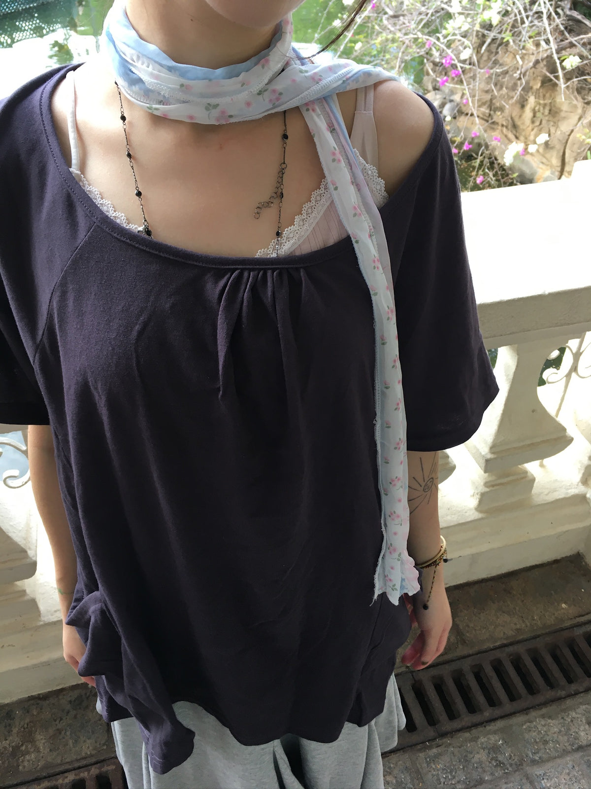 gathered neck pocket tee (purple)
