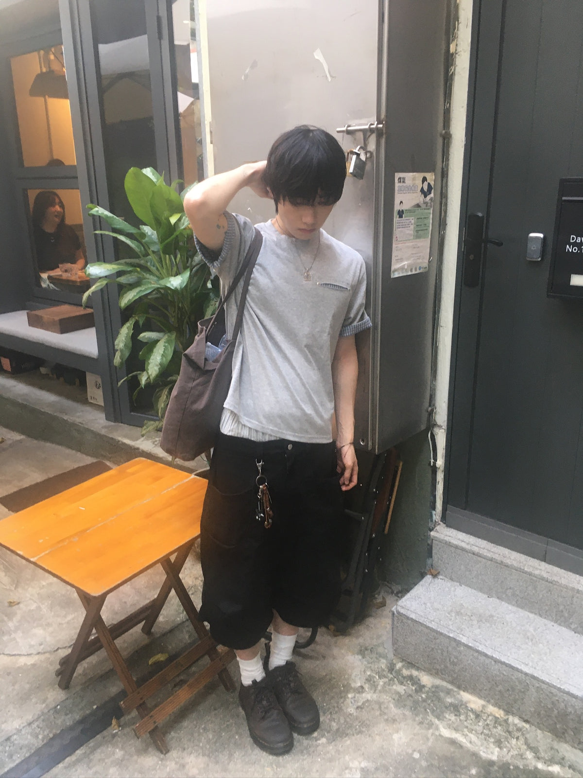 check roll-up pocket tee (grey)