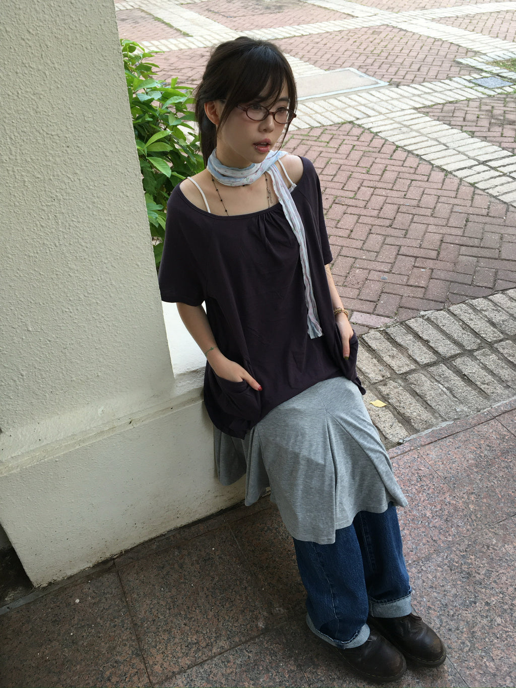 gathered neck pocket tee (purple)