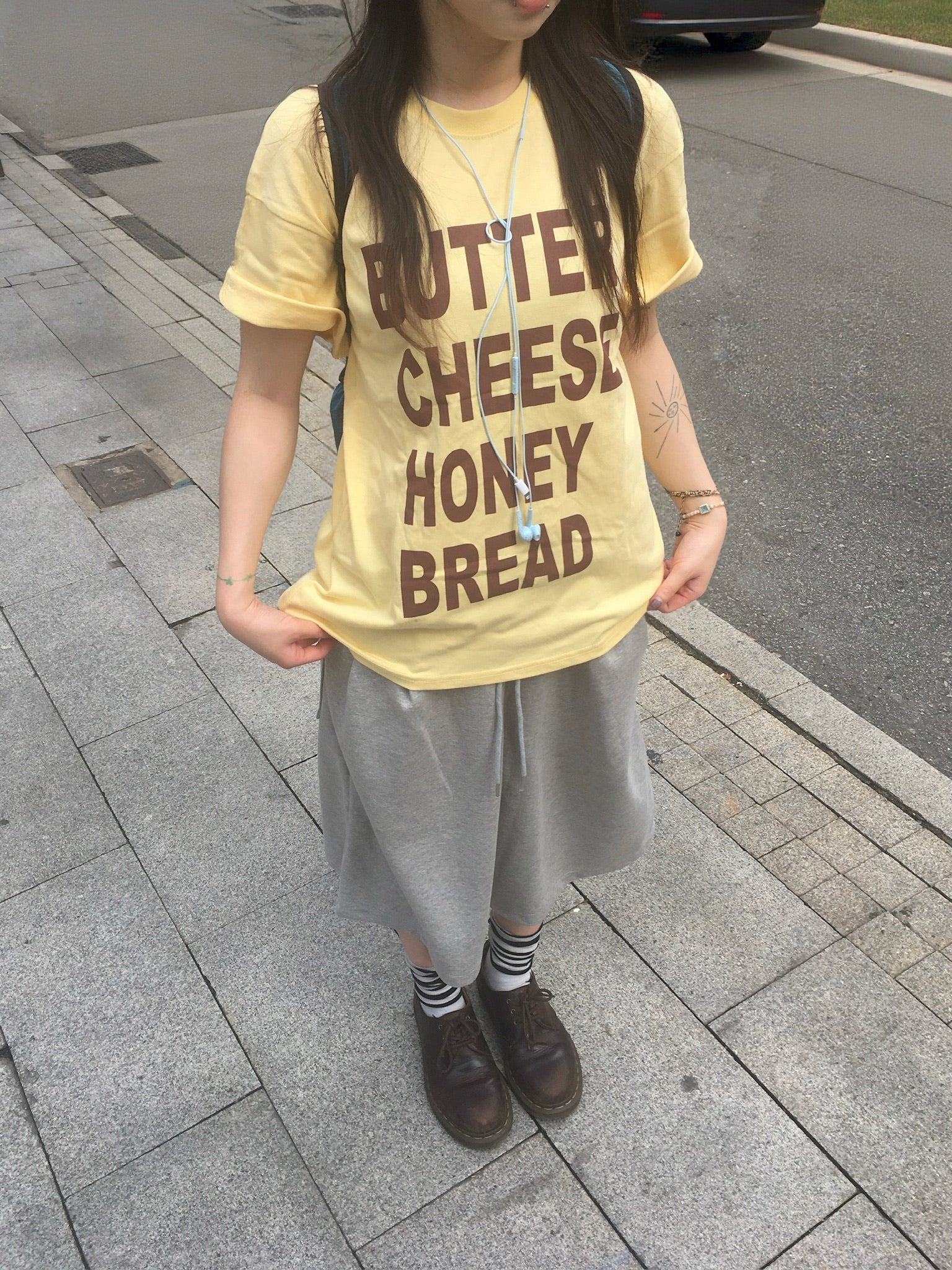 recipe letter tee (butter)