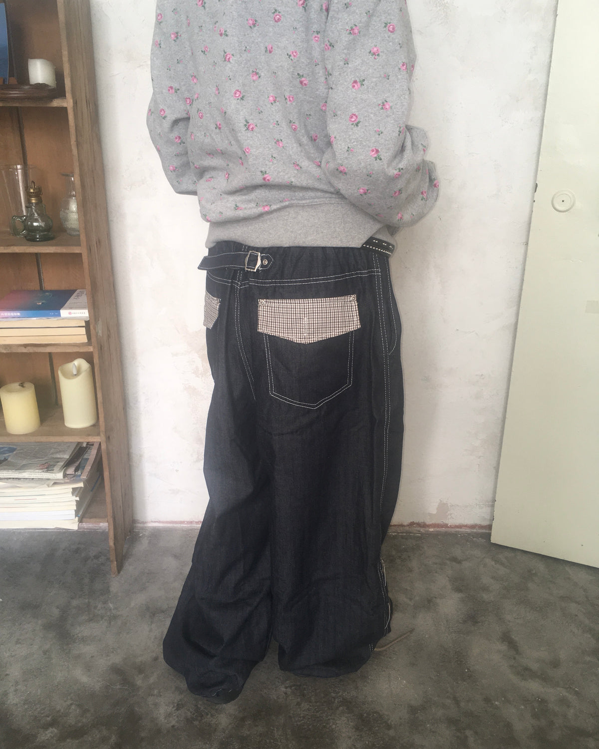 checked cinch back pants (navy)