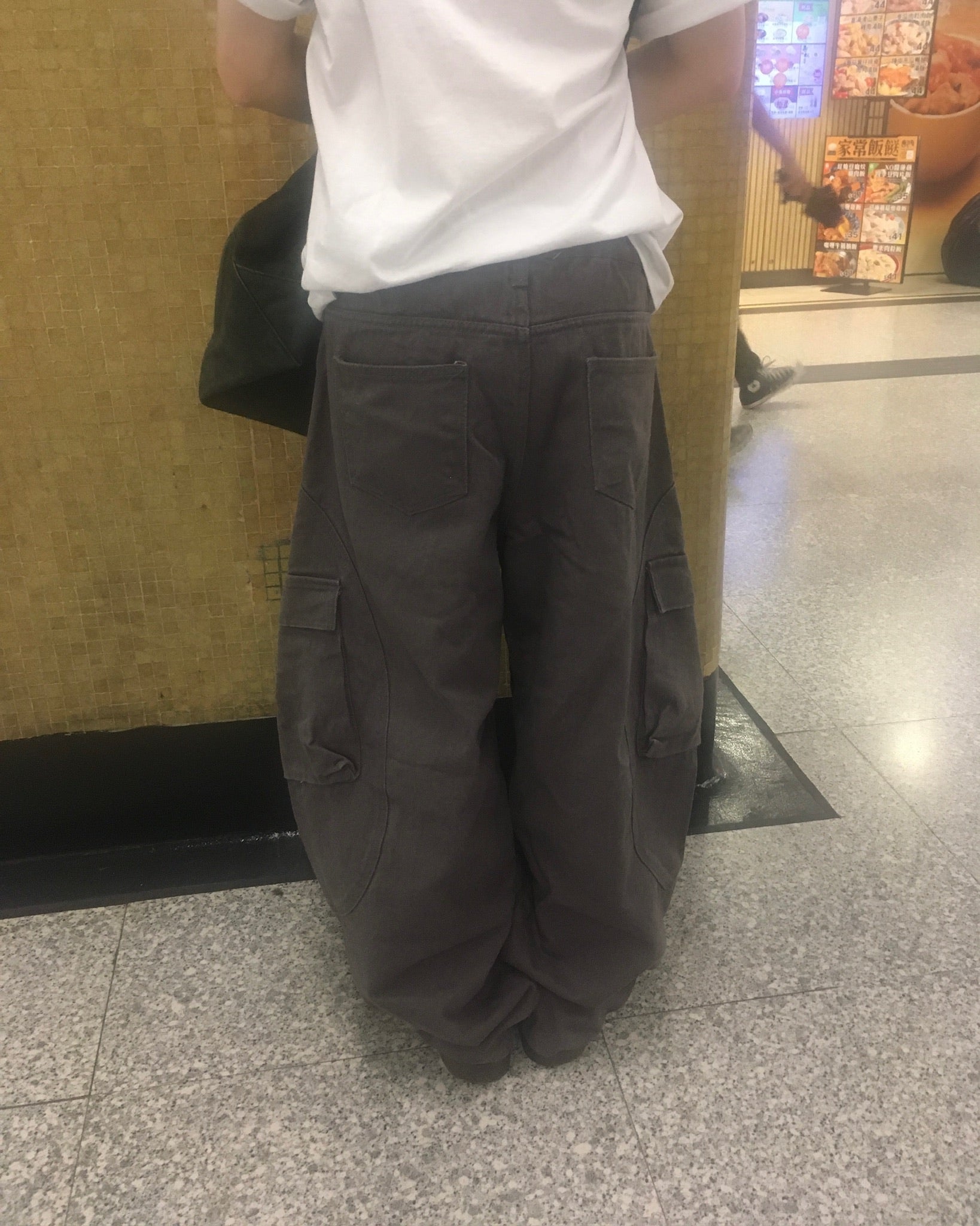 multi-seam cargo pants (charcoal)