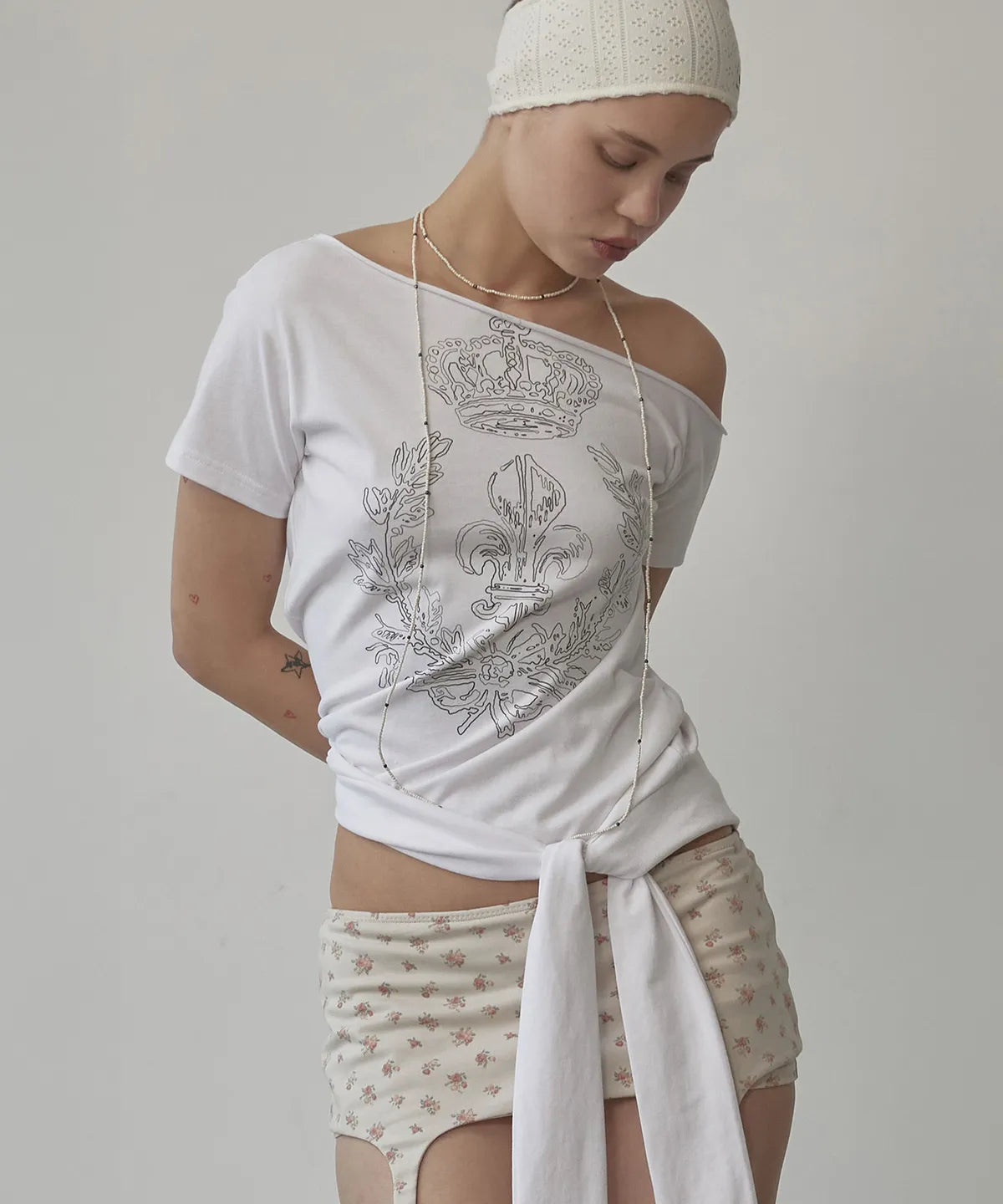 【𝘱𝘳𝘦-𝘰𝘳𝘥𝘦𝘳】SCULPTOR Chateau Shithole Tie Tee White
