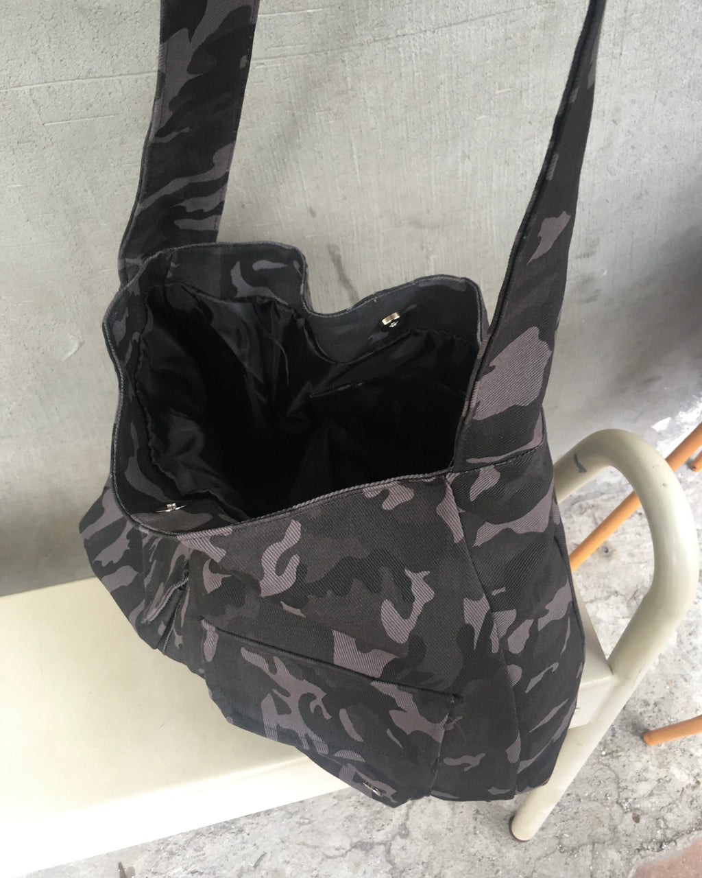 camo shoulder bag (charcoal)