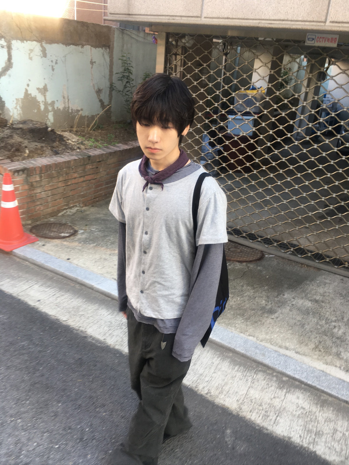 mock layer button tee (grey)