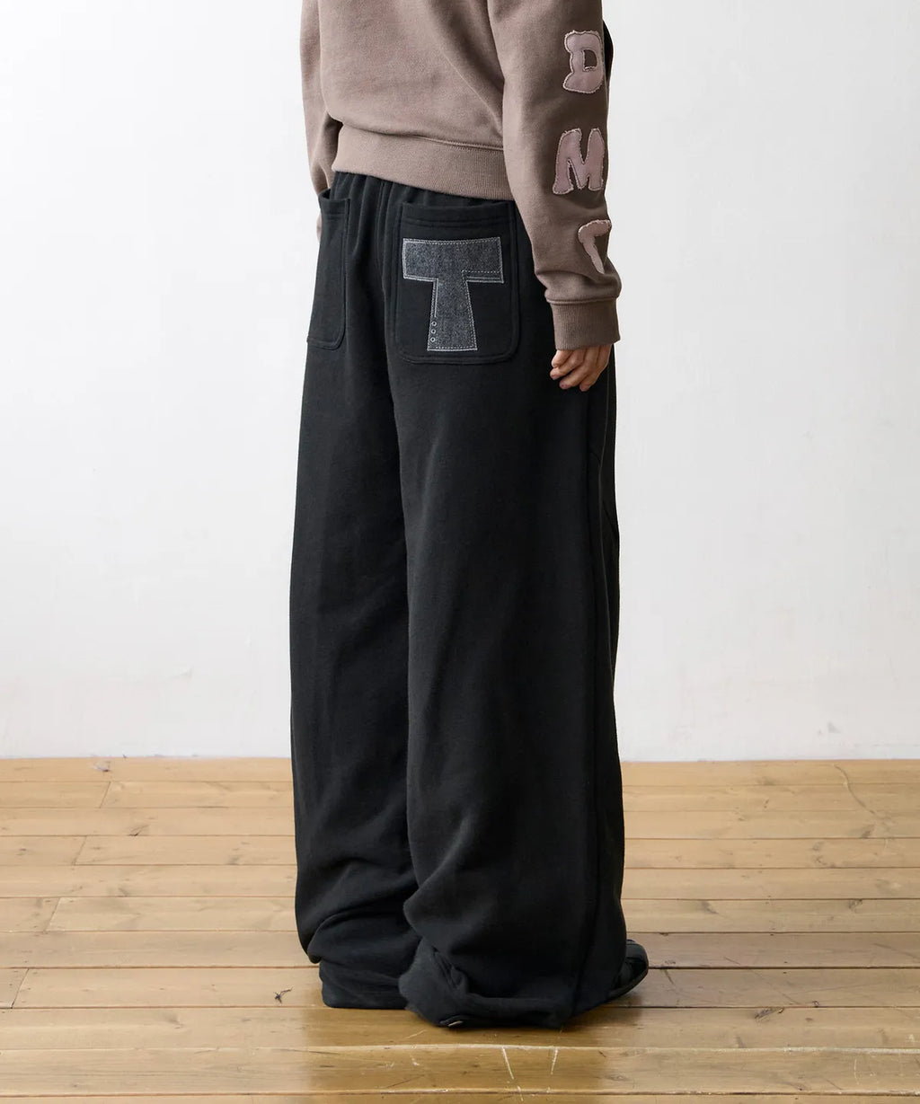 TCM T sweat pants (black)
