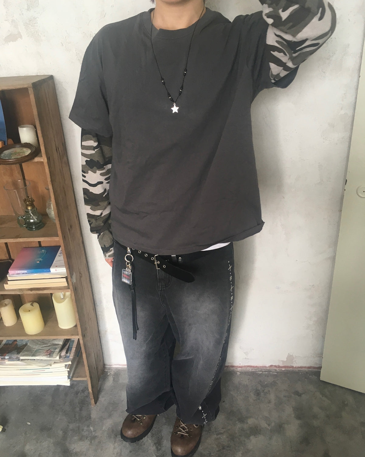 camo crop layered tee (charcoal)