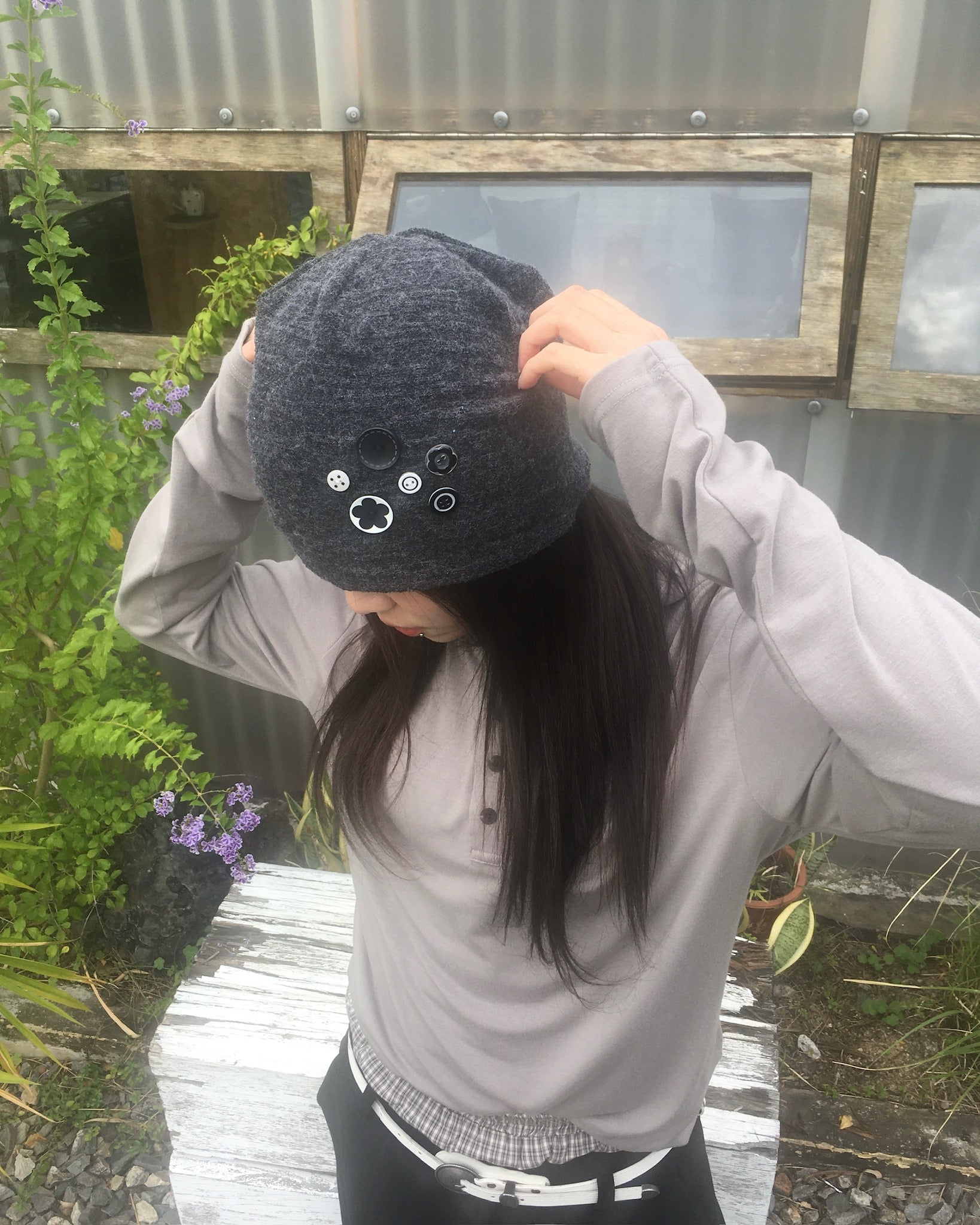 button beanie (charcoal)