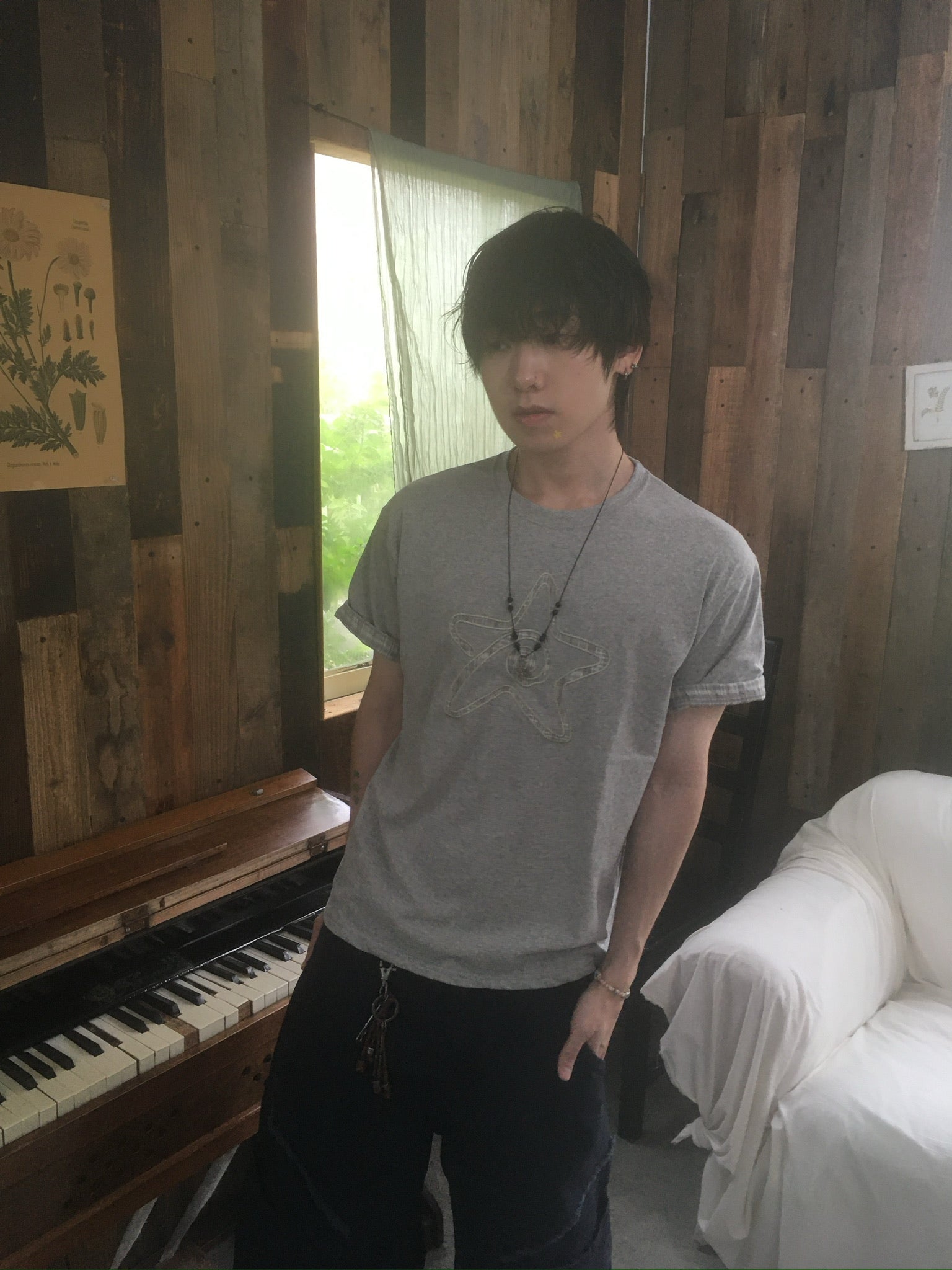 check star roll-up tee (grey)