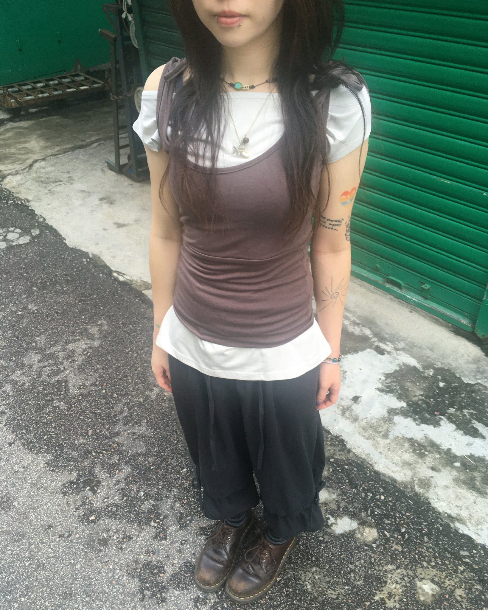 two-piece layered tee (brown/light grey)