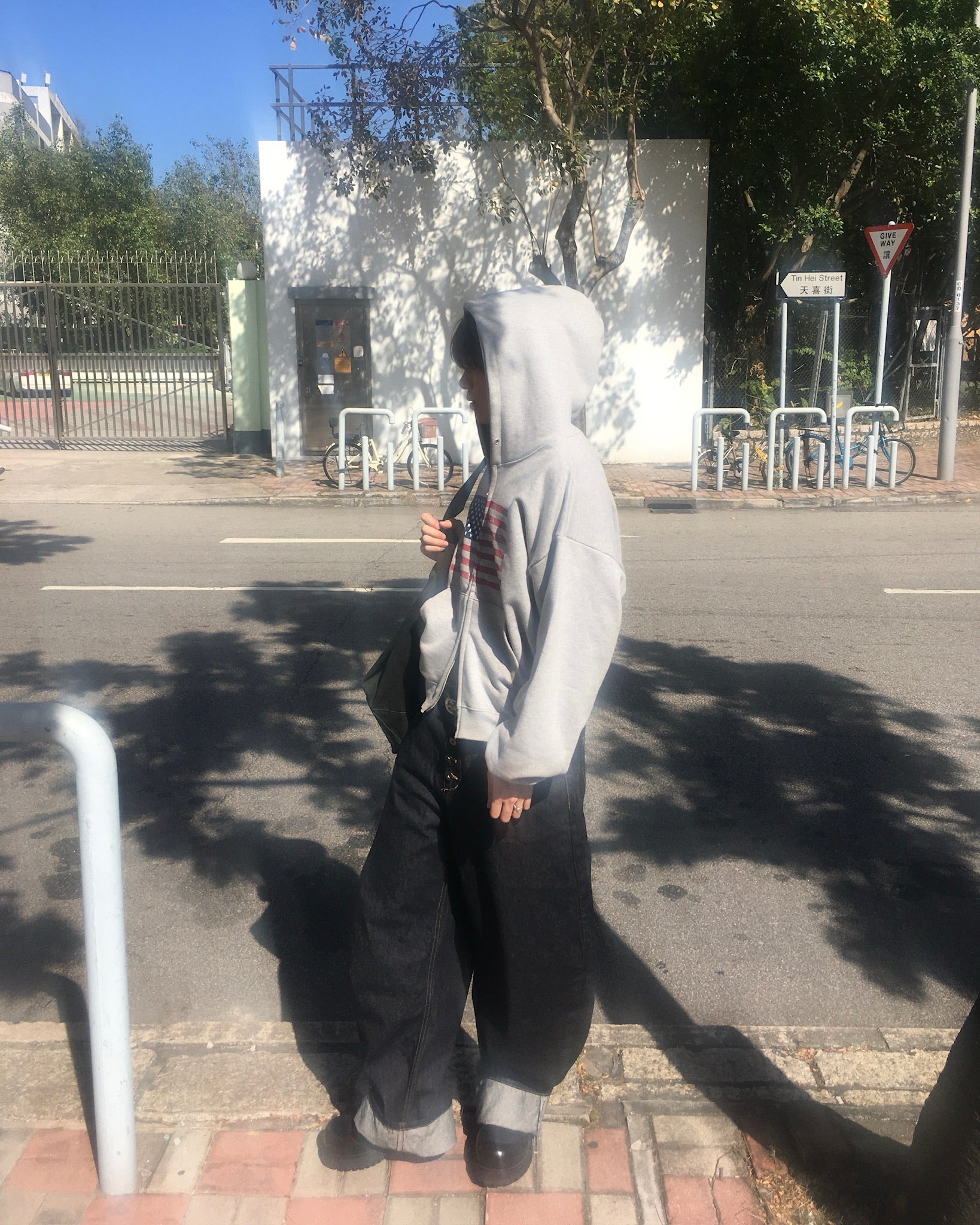 stitch baggy raw jeans