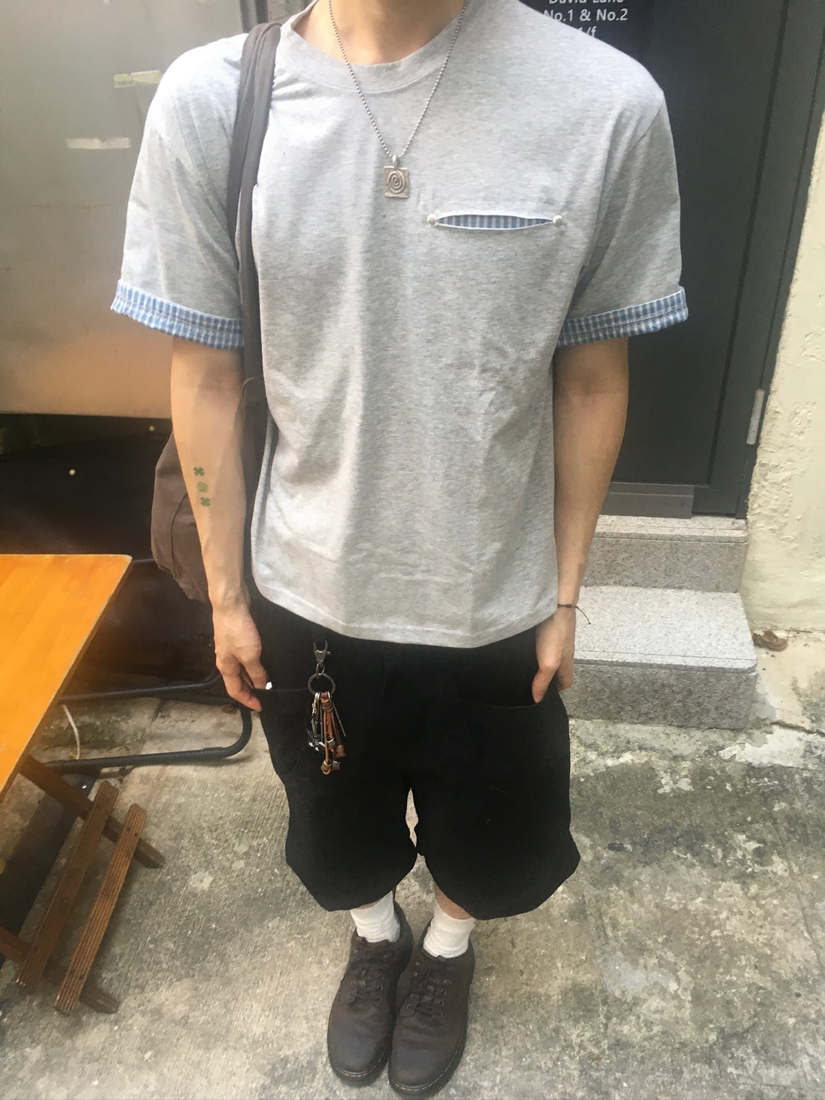 check roll-up pocket tee (grey)