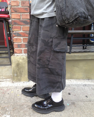 (in stock) camo cargo sweatshorts (black)