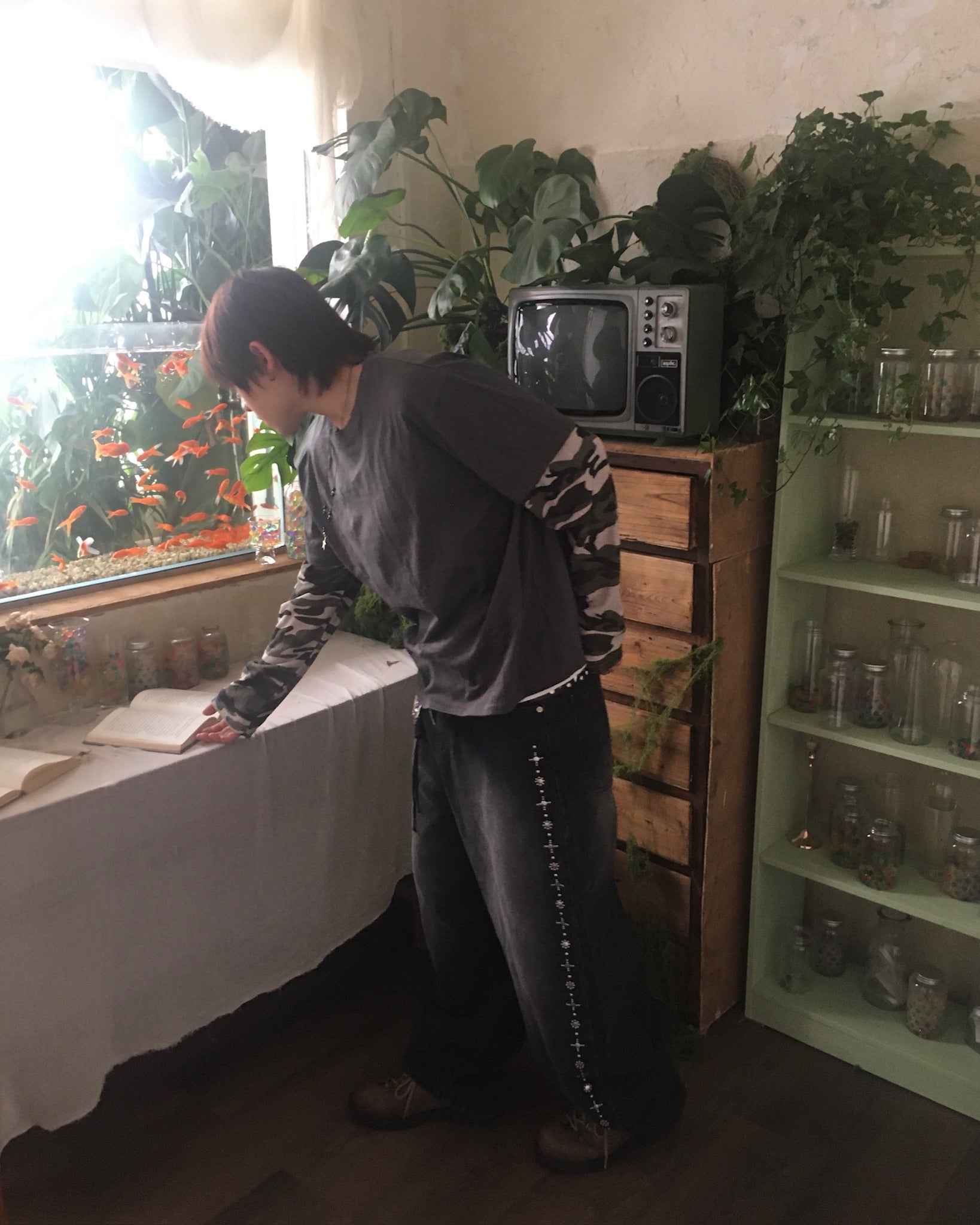 camo crop layered tee (charcoal)