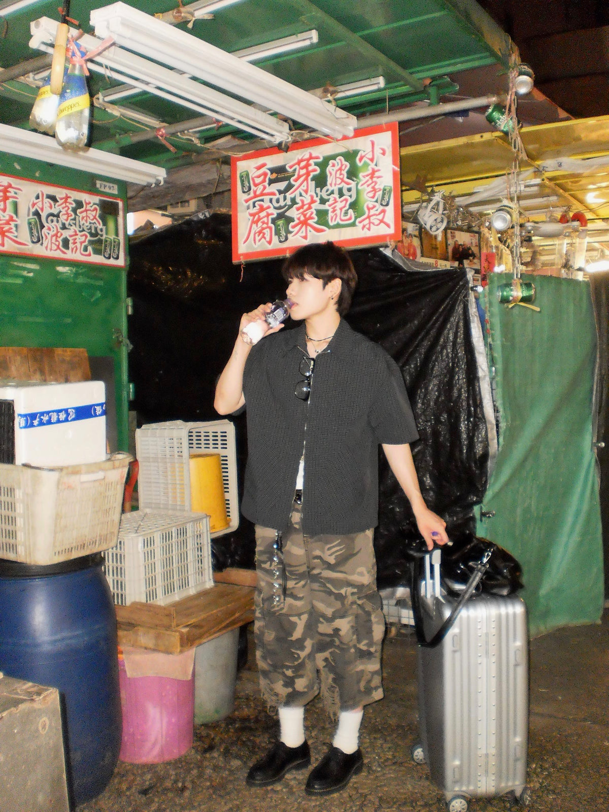 camo damaged bermuda pants