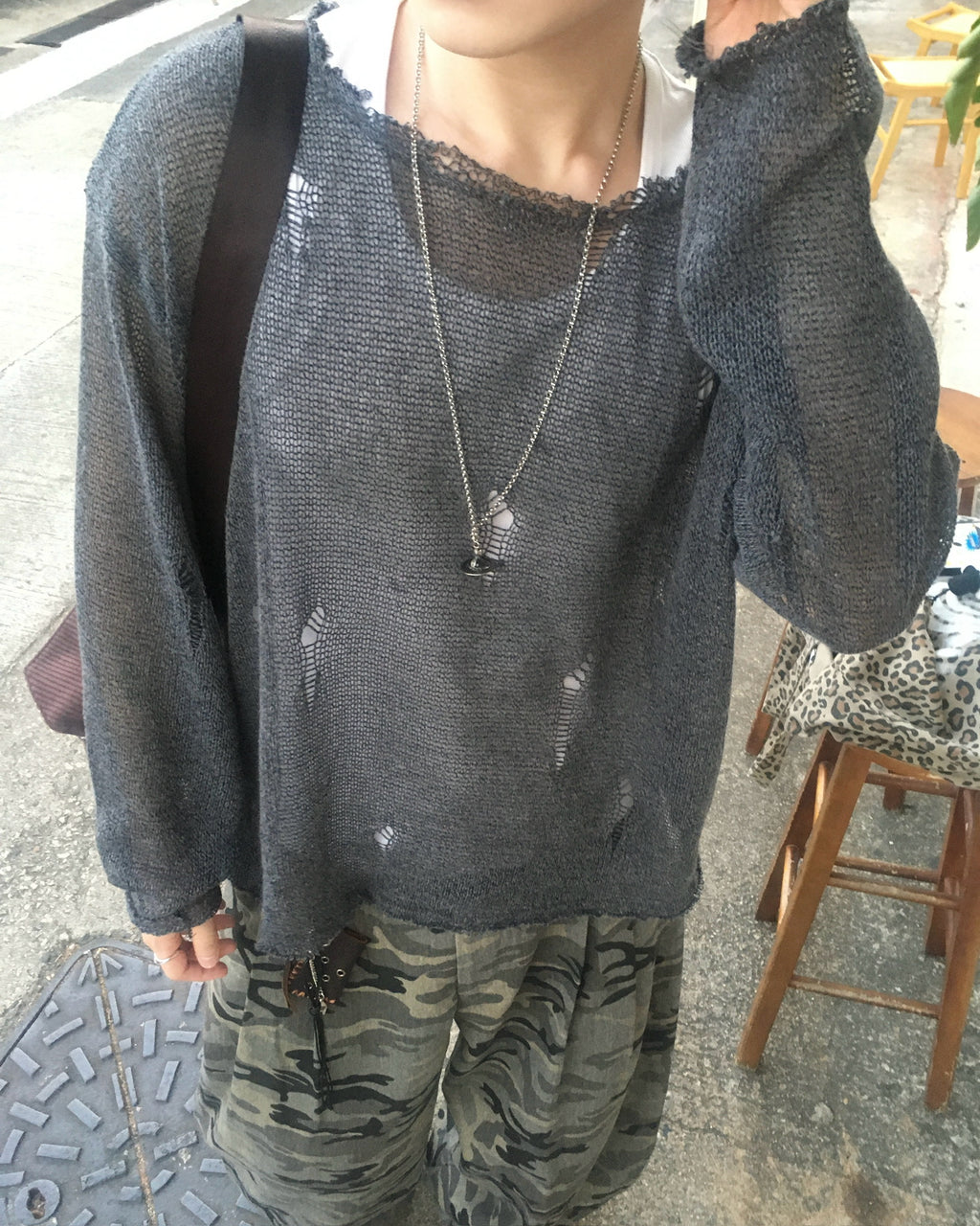 damaged mesh knit (charcoal)