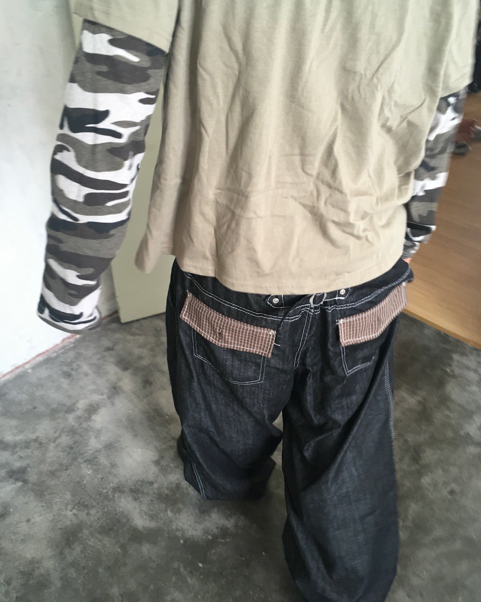 checked cinch back pants (black)