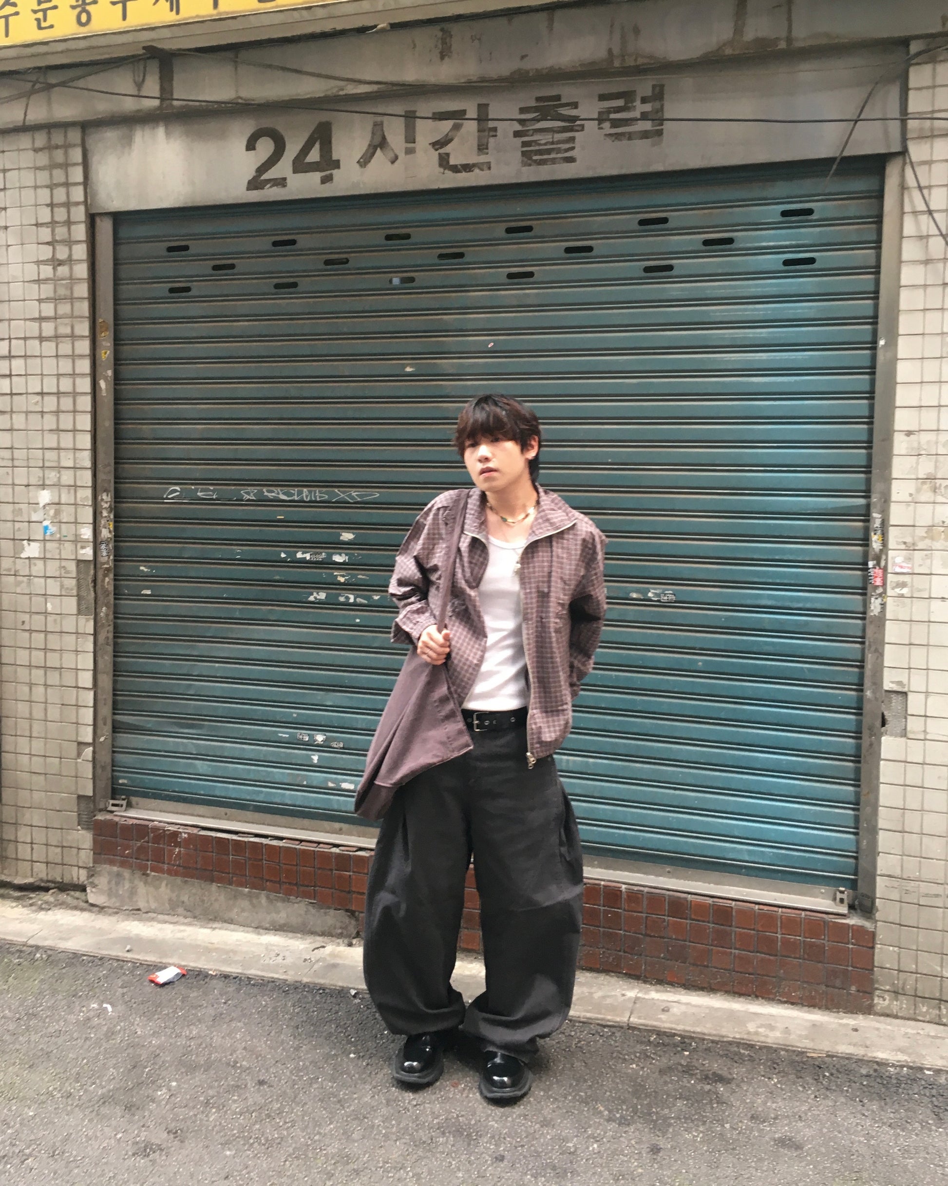 wavy chino pants (charcoal)