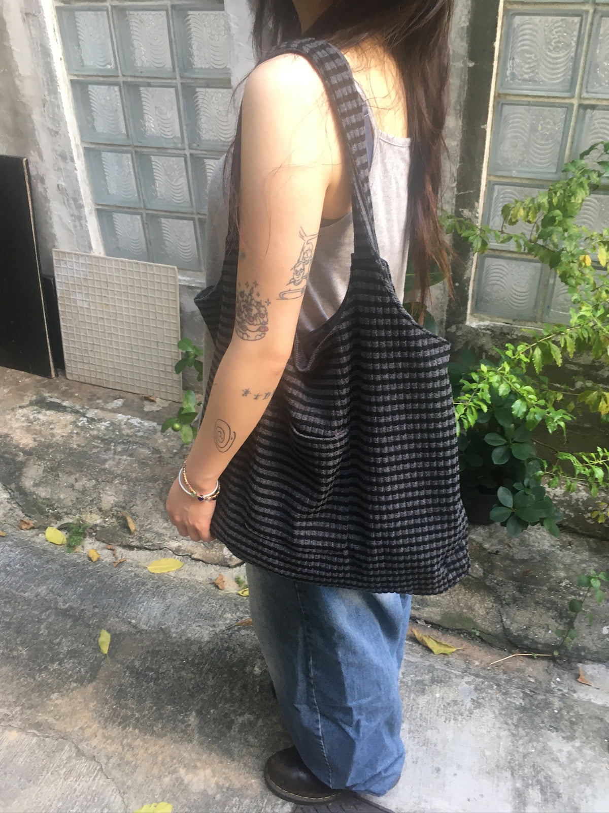 reversible shoulder bag (charcoal)