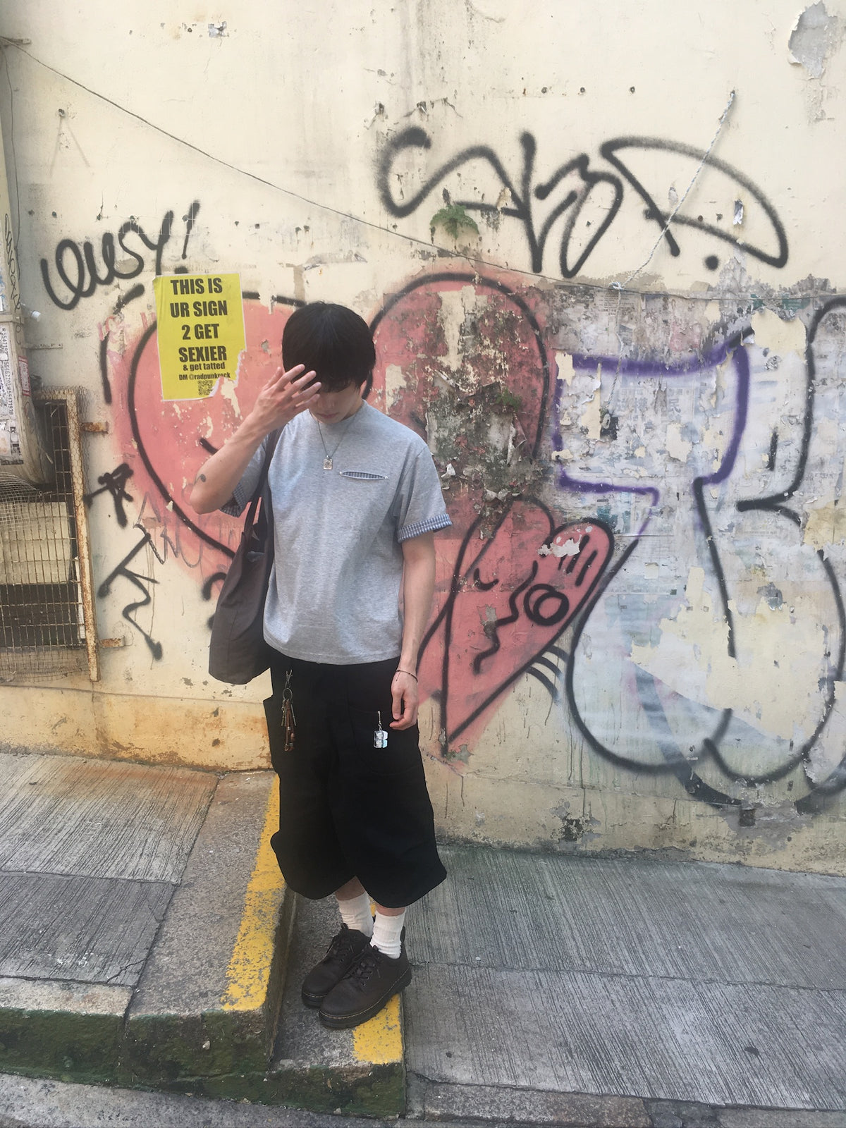 check roll-up pocket tee (grey)