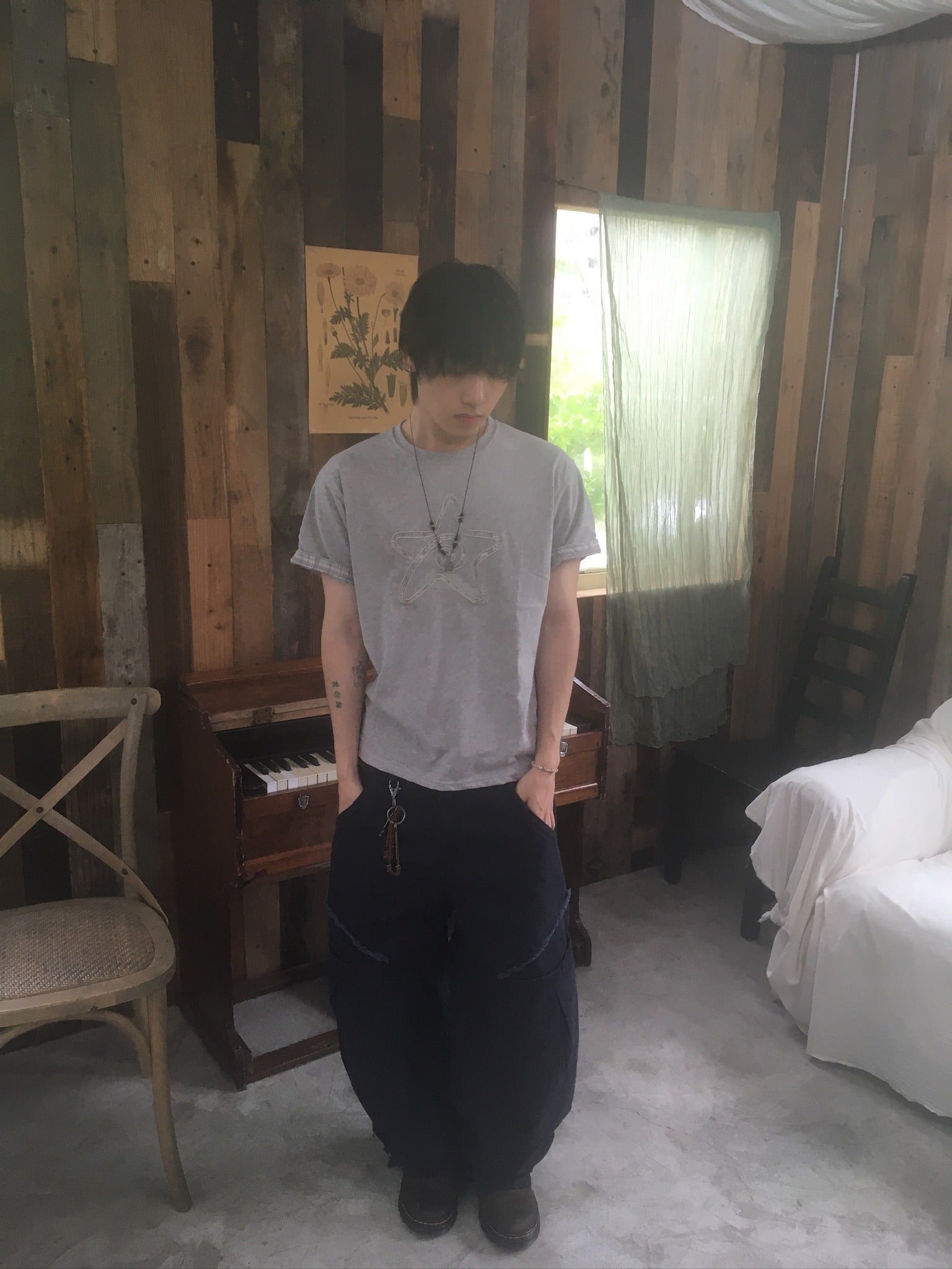 check star roll-up tee (grey)